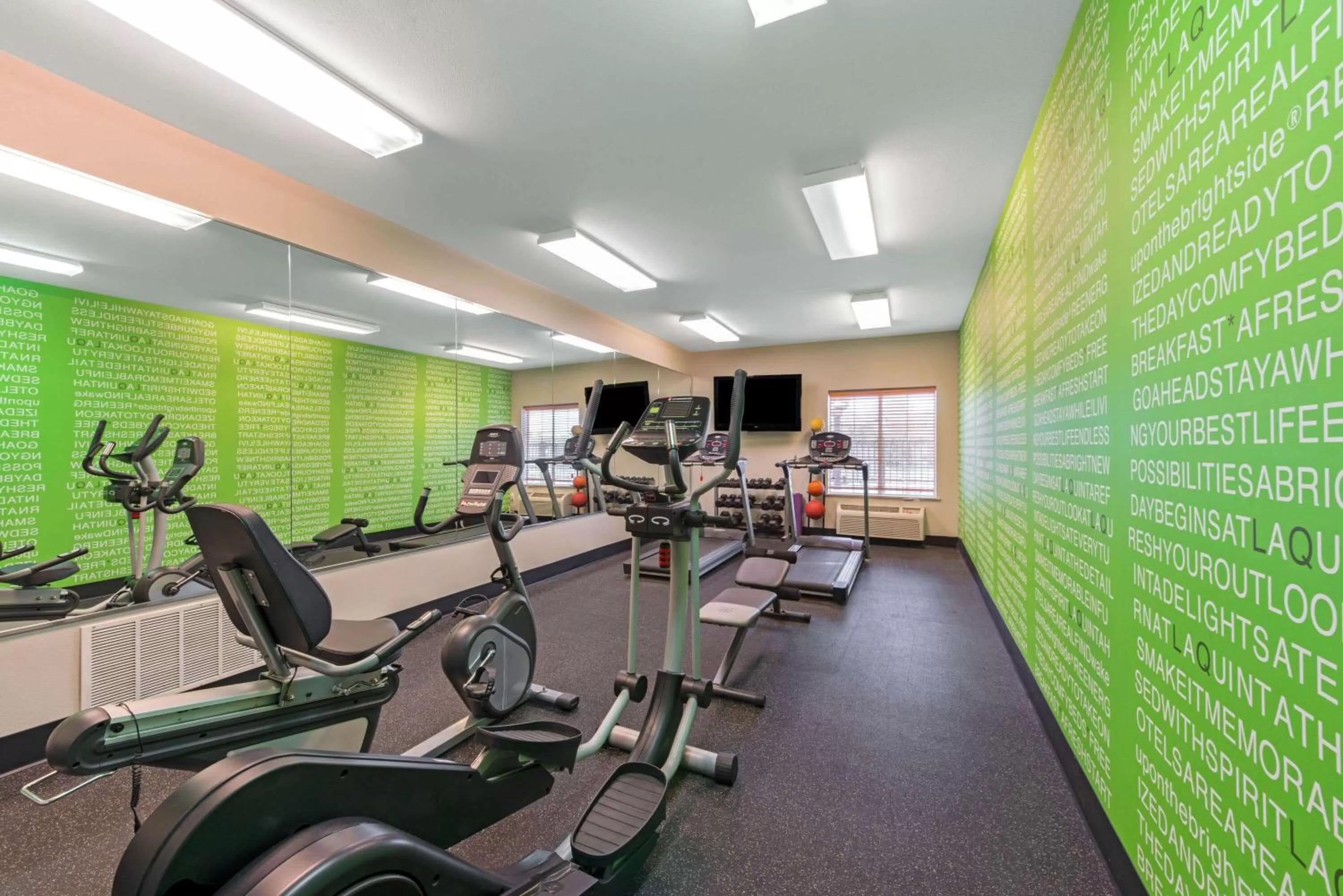 Fitness centre/facilities in La Quinta by Wyndham Bridge City-Orange