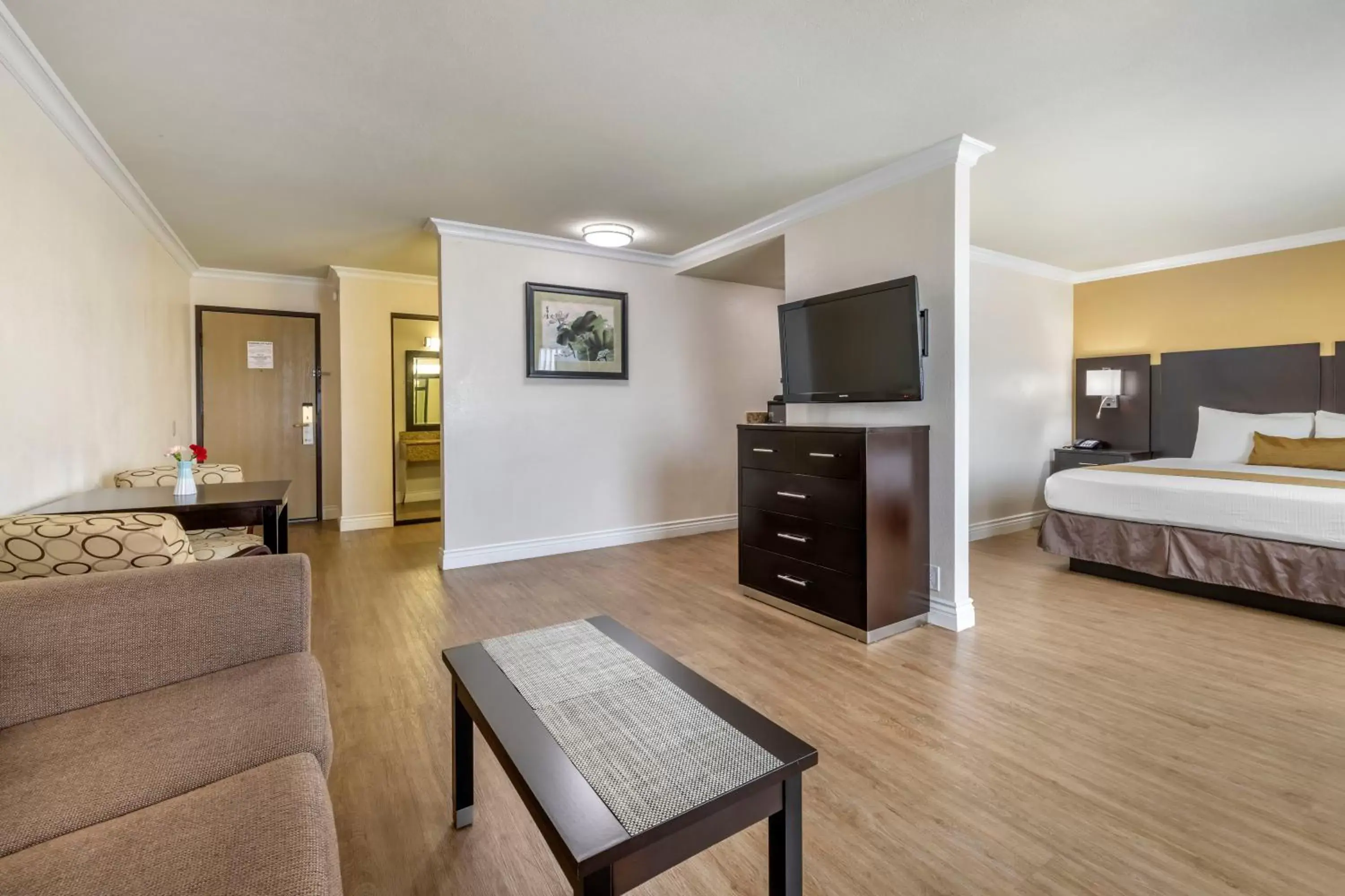 Photo of the whole room, TV/Entertainment Center in Best Western Plus South Bay Hotel