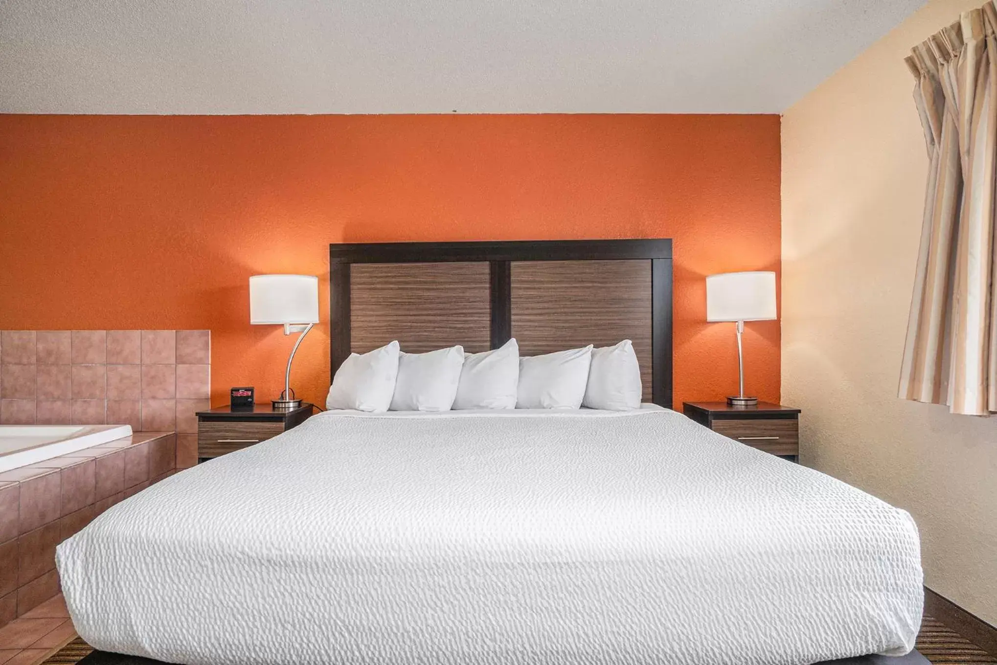 Bed in Days Inn & Suites by Wyndham Traverse City