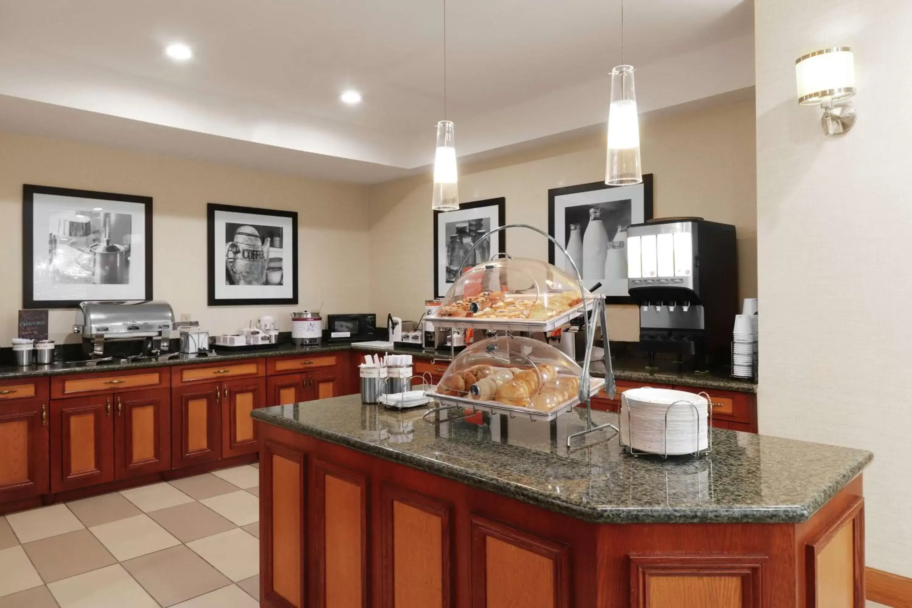 Dining area, Restaurant/Places to Eat in Hampton Inn Heath