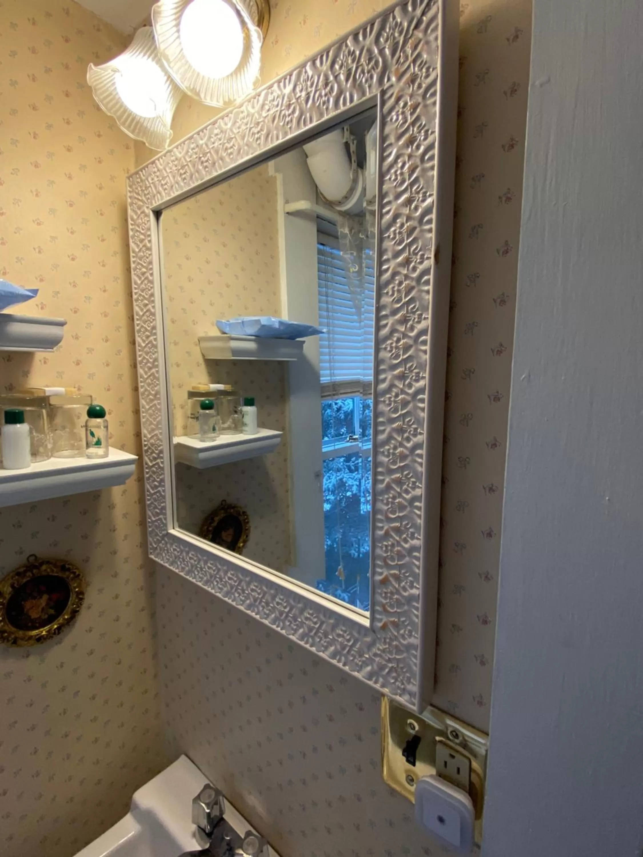 Bathroom in Follansbee Inn