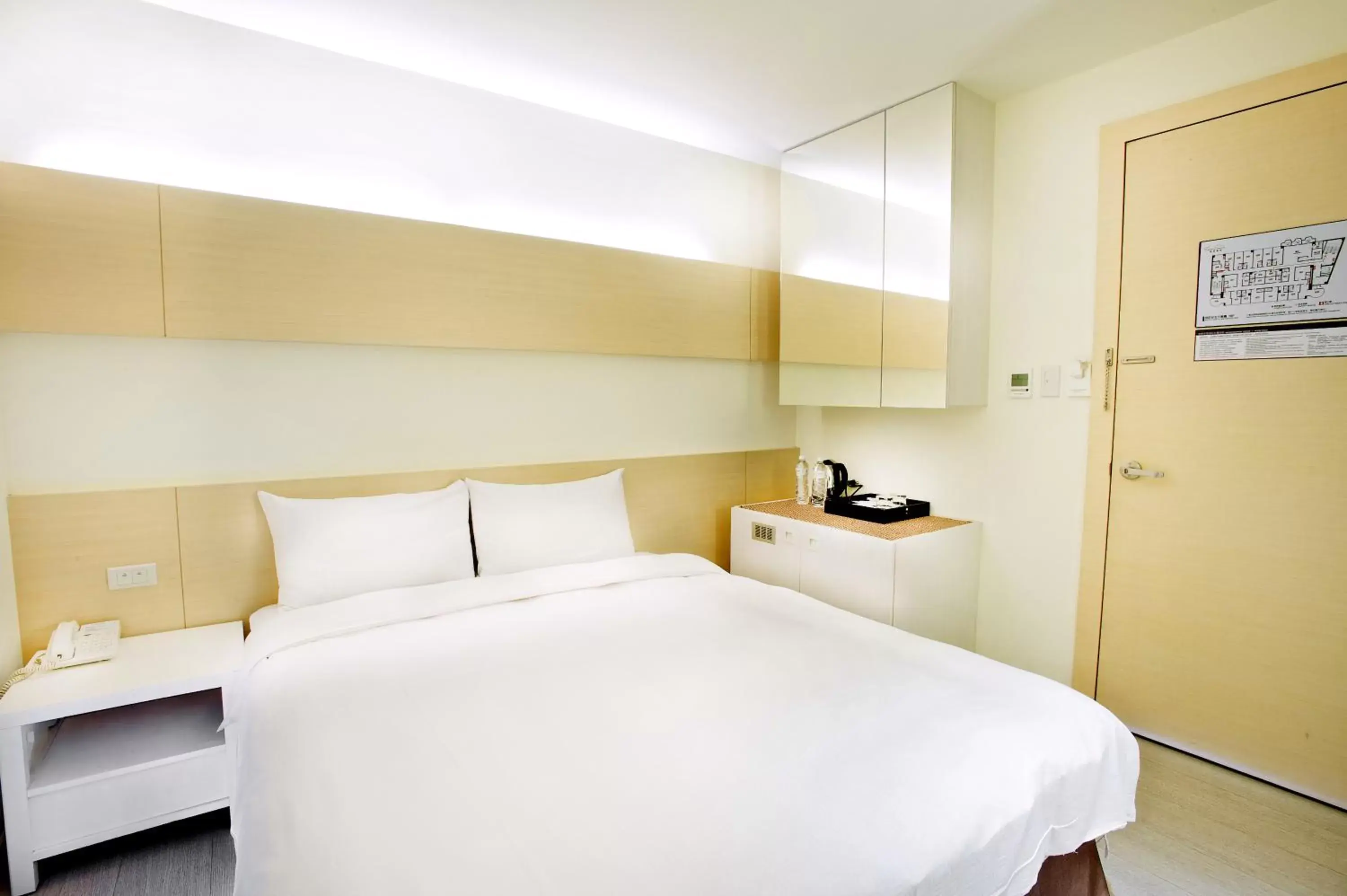 Photo of the whole room, Bed in Wemeet Hotel Taipei