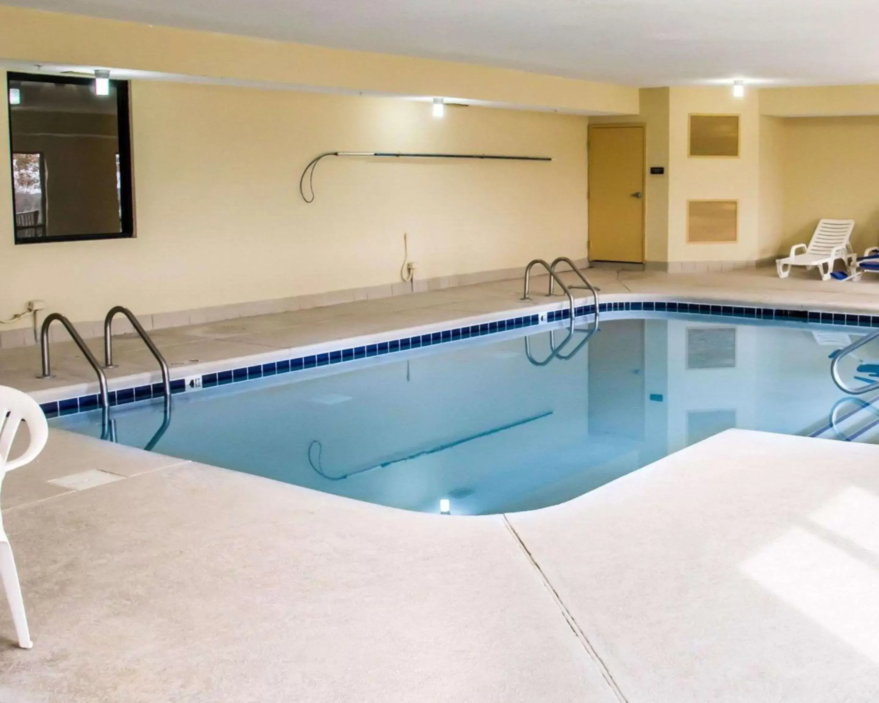 On site, Swimming Pool in Sleep Inn Concord / Kannapolis