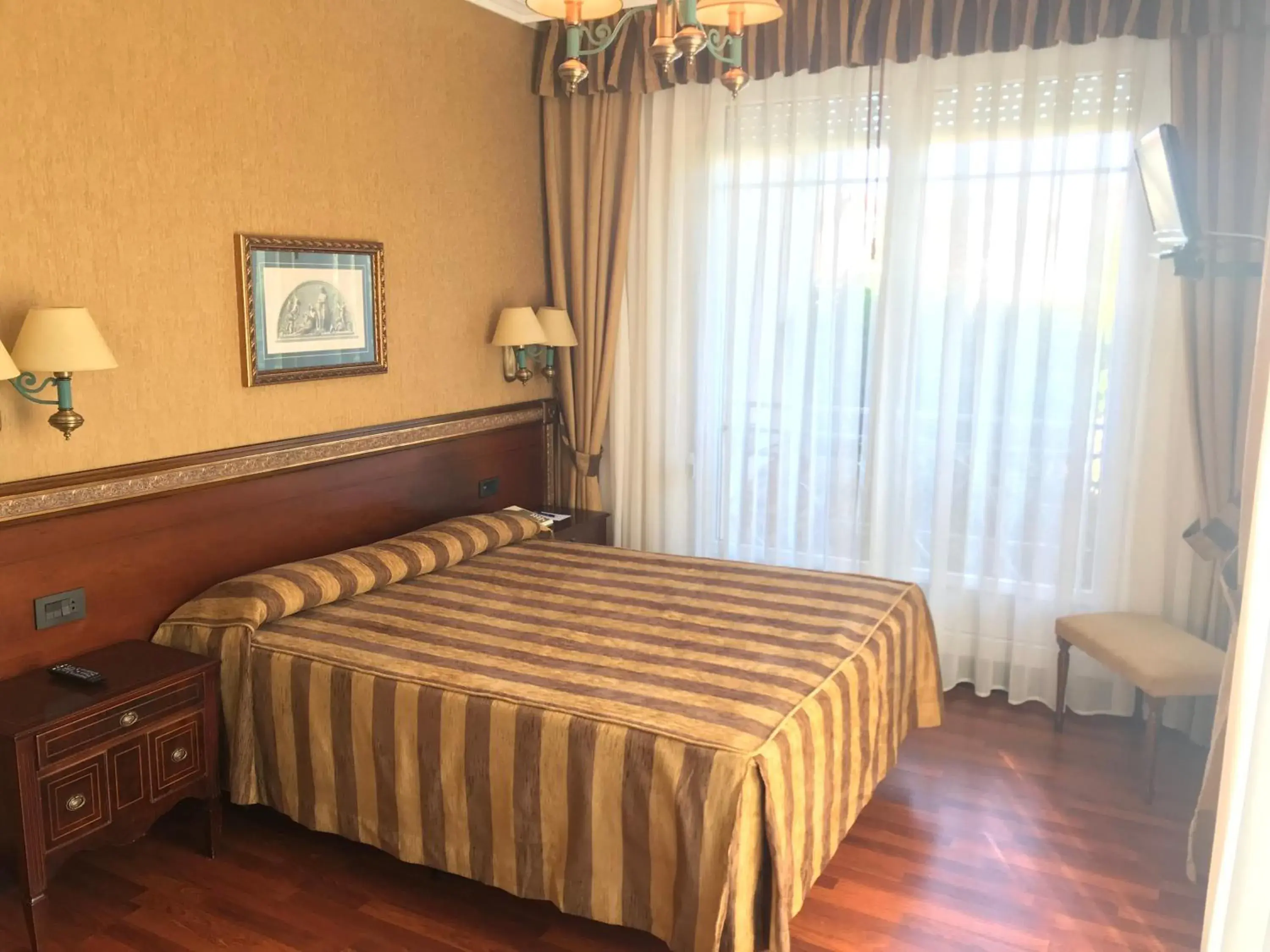 Photo of the whole room, Bed in Hotel Begoña Park