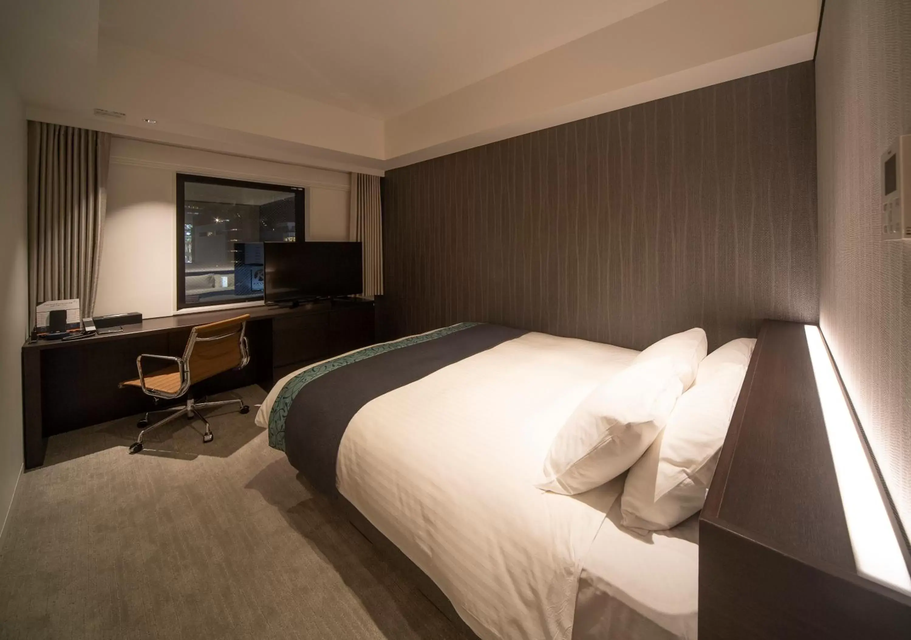 Bed in Hotel Vischio Osaka-JR Hotel Group Bed in Hotel Vischio Osaka-JR Hotel Group