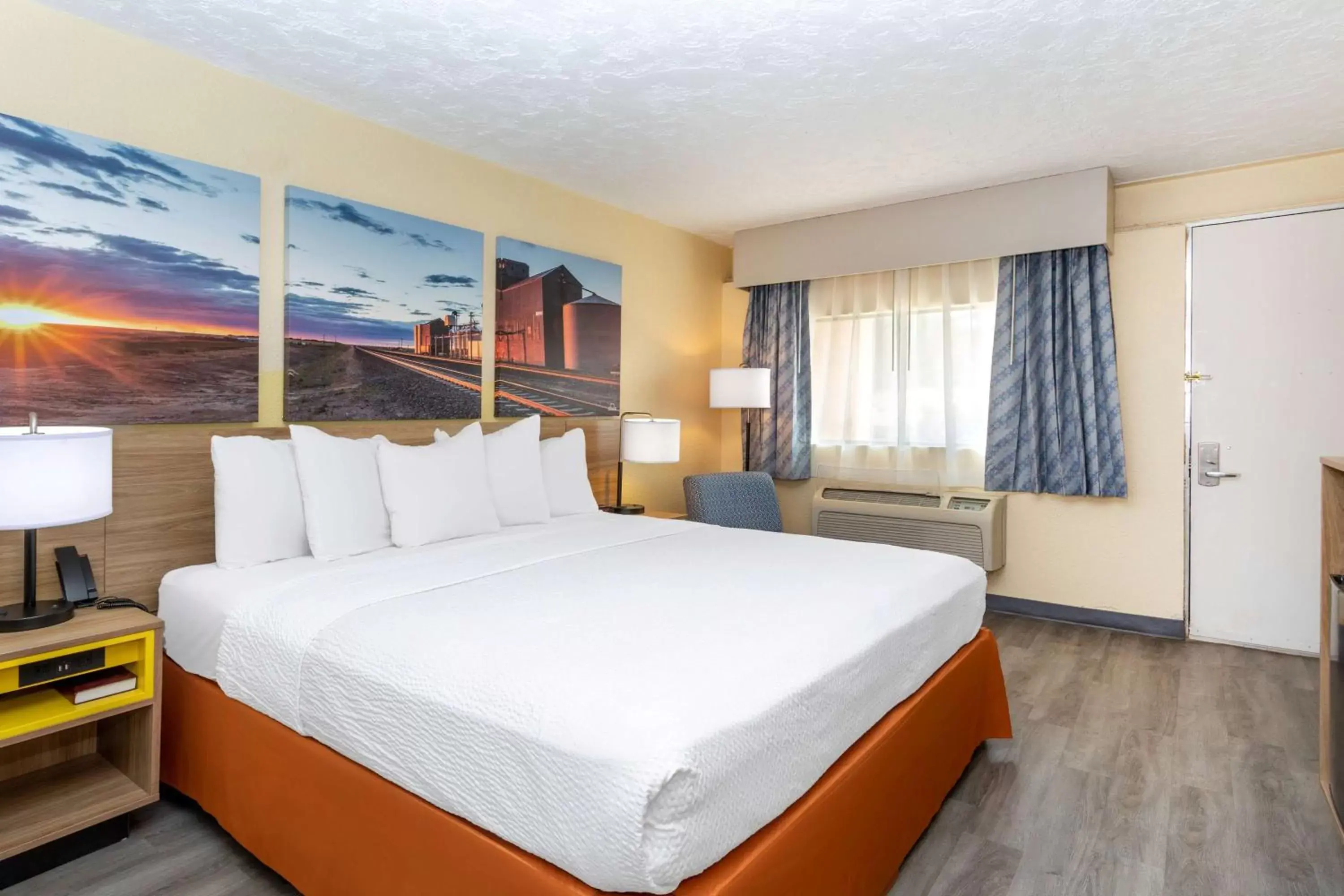 Photo of the whole room, Bed in Days Inn & Suites by Wyndham Clovis