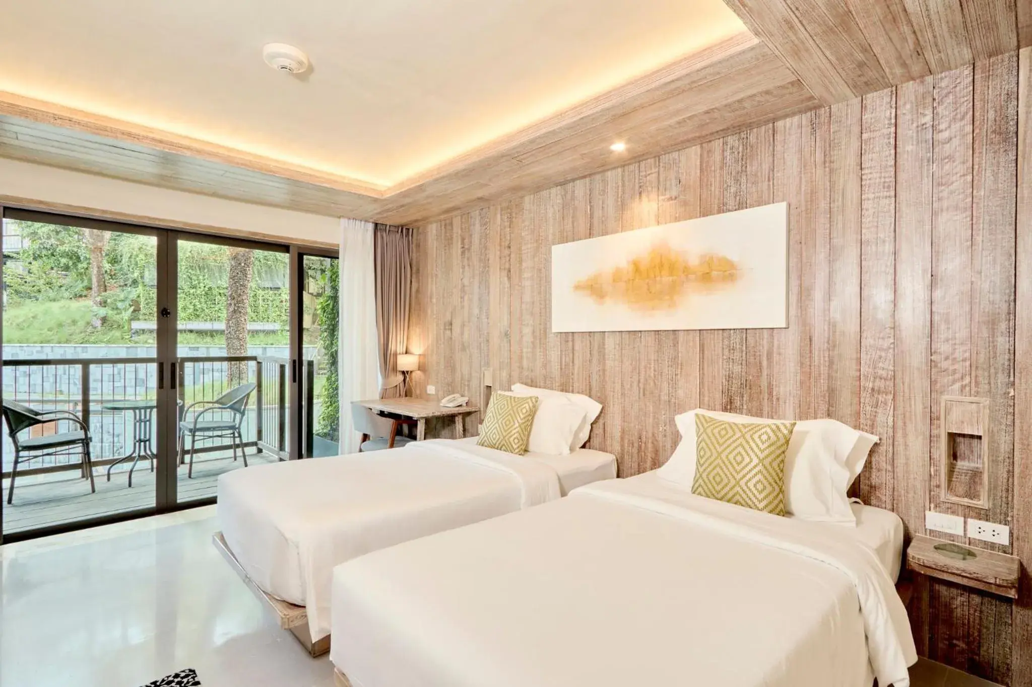 Photo of the whole room, Bed in Dinso Resort & Villas Phuket an IHG Hotel