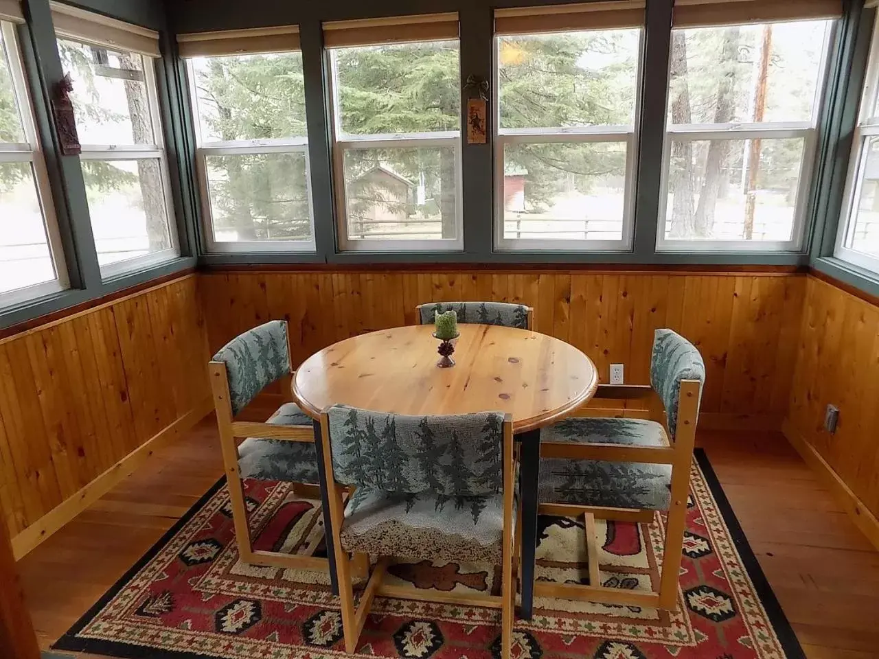 Dining Area in Cold Springs Resort