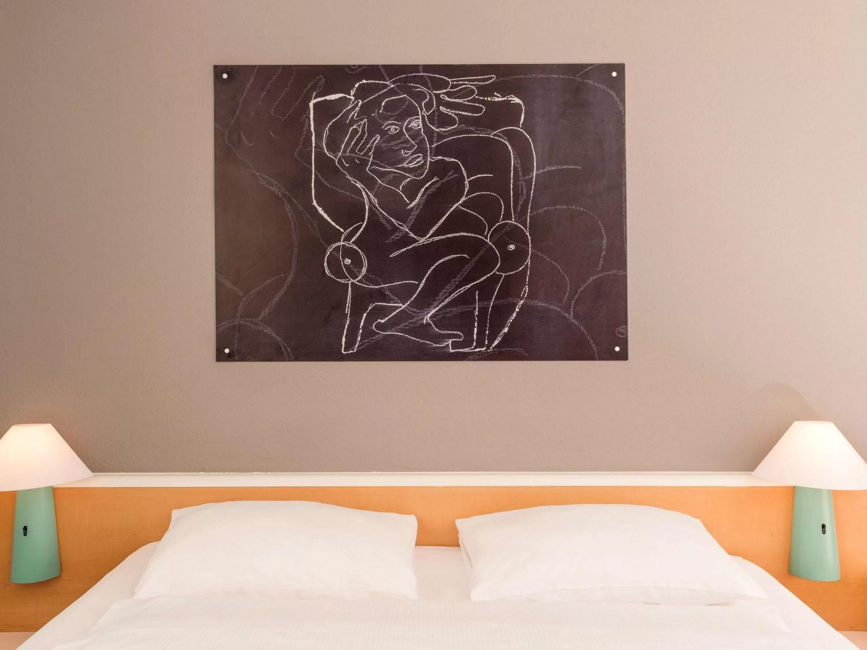 Photo of the whole room, Bed in ibis Berlin City Nord