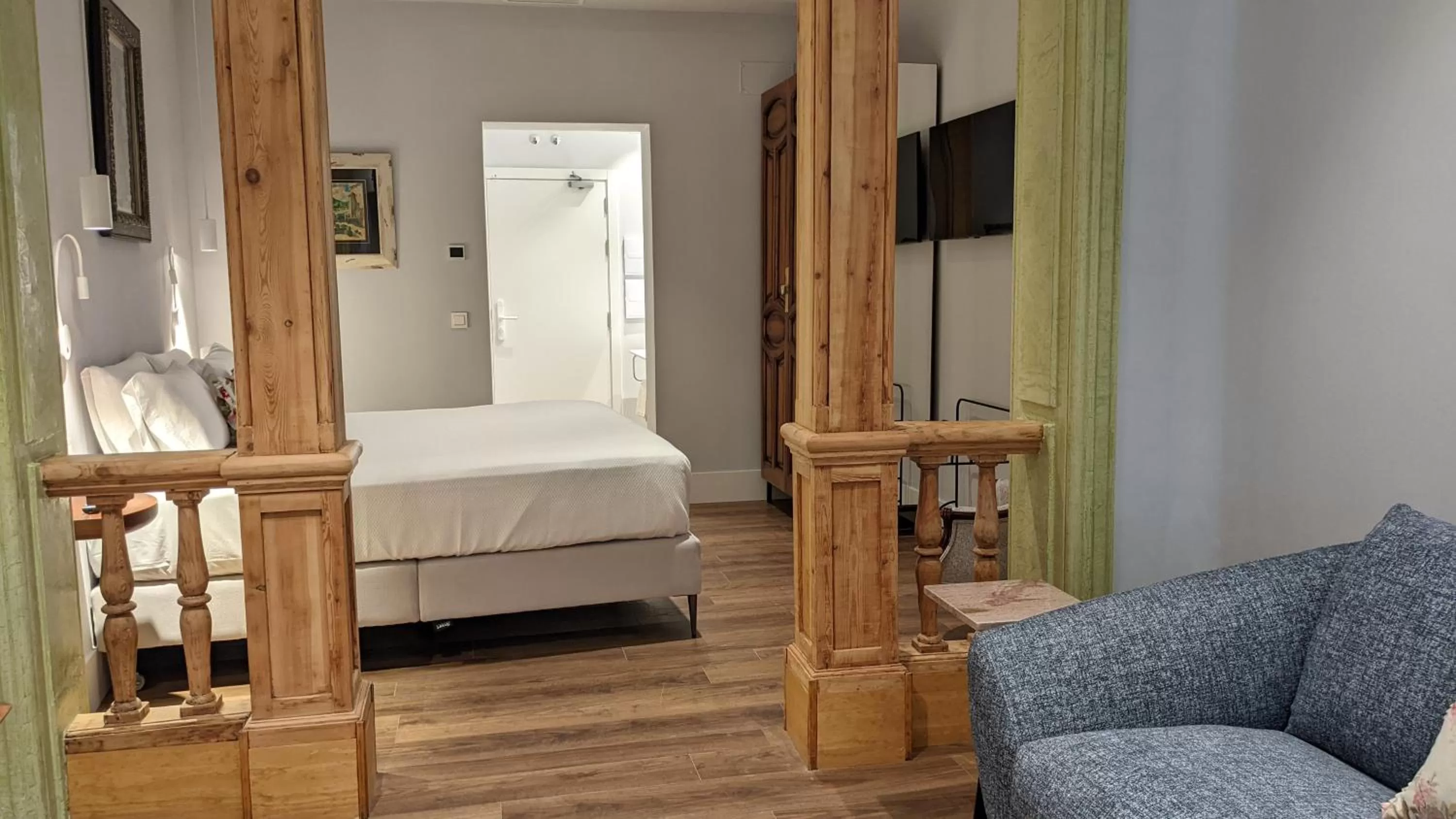 Bedroom, Bed in Hotel Oleum - Parking Gratuito bajo disponibilidad y reserva previa