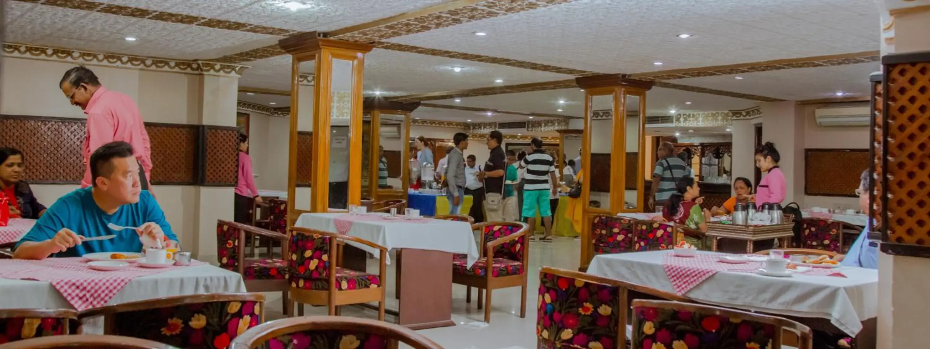 Dining area, Restaurant/Places to Eat in Hotel Vaishali