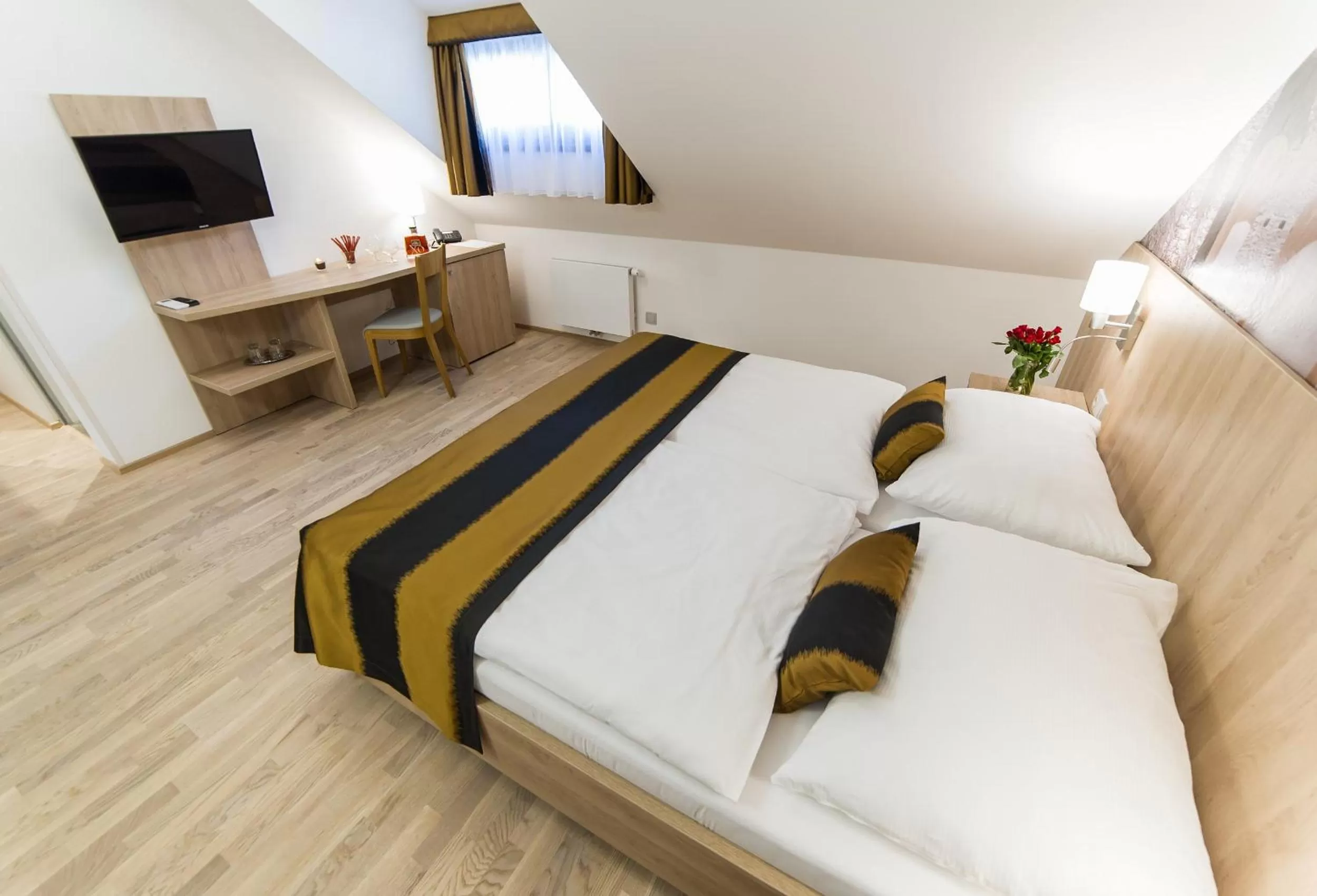 Bed in Garni hotel Castle Bridge