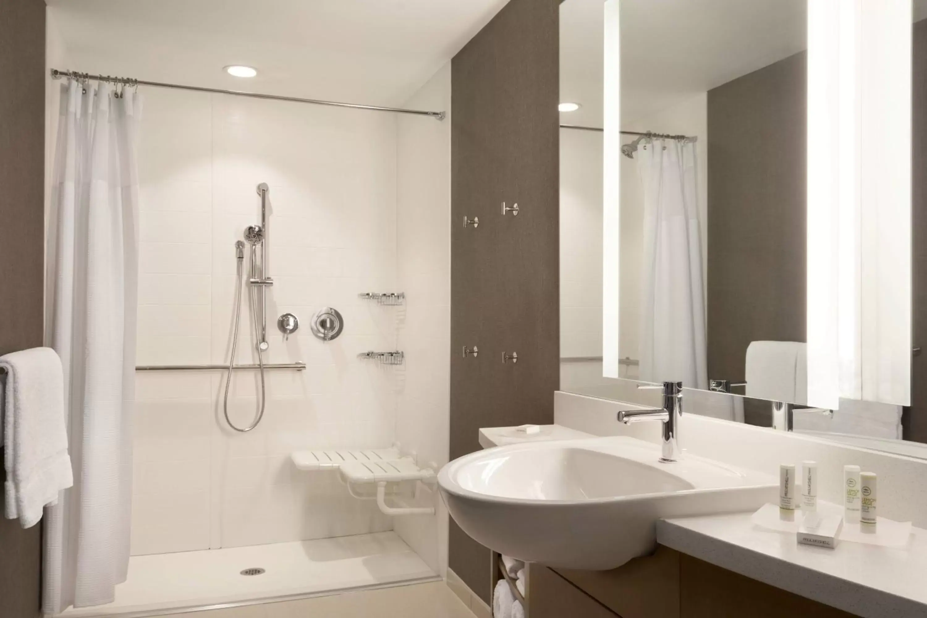 Bathroom in SpringHill Suites by Marriott Allentown Bethlehem/Center Valley