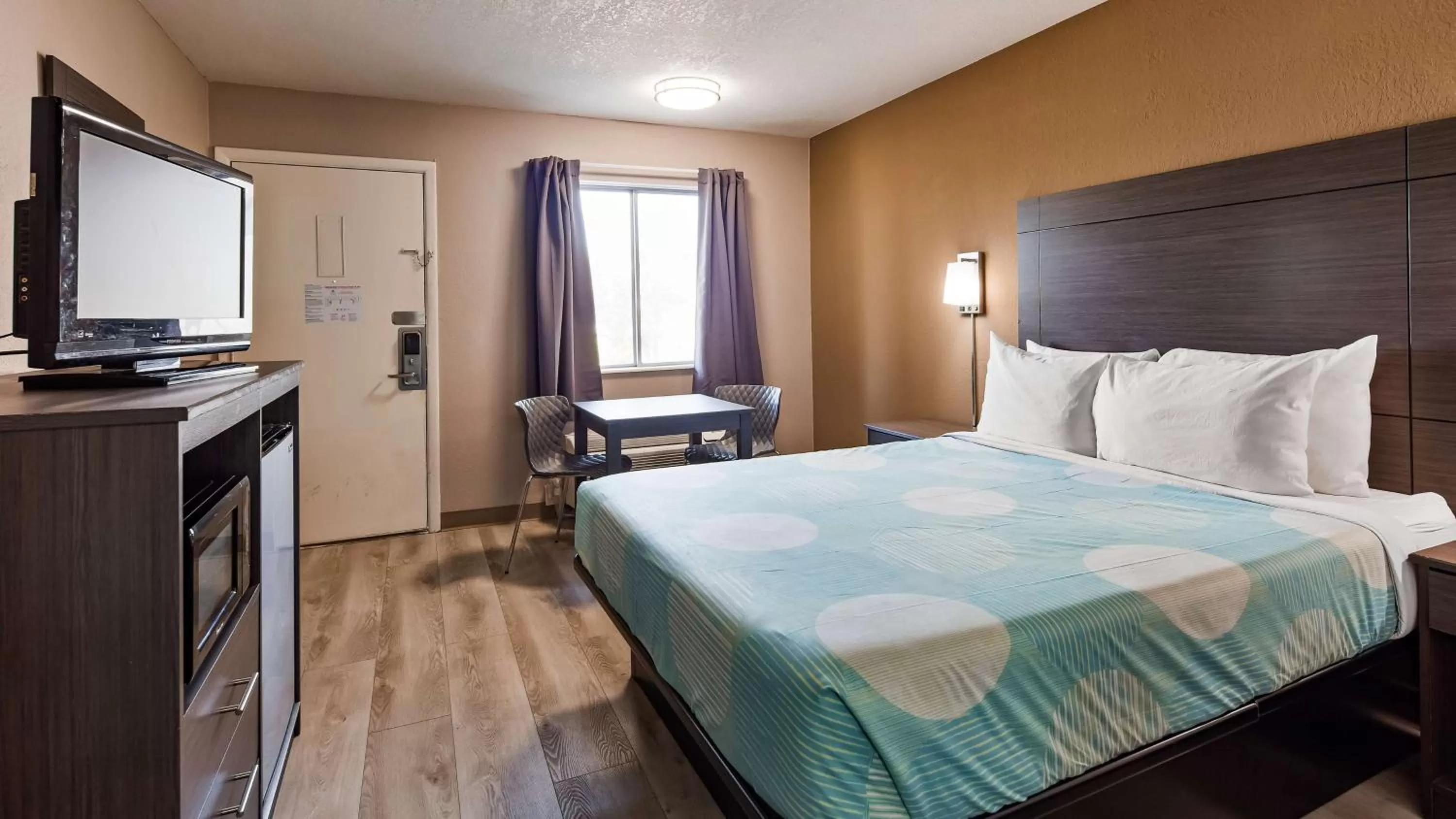 Photo of the whole room, Bed in SureStay Hotel By Best Western Olathe