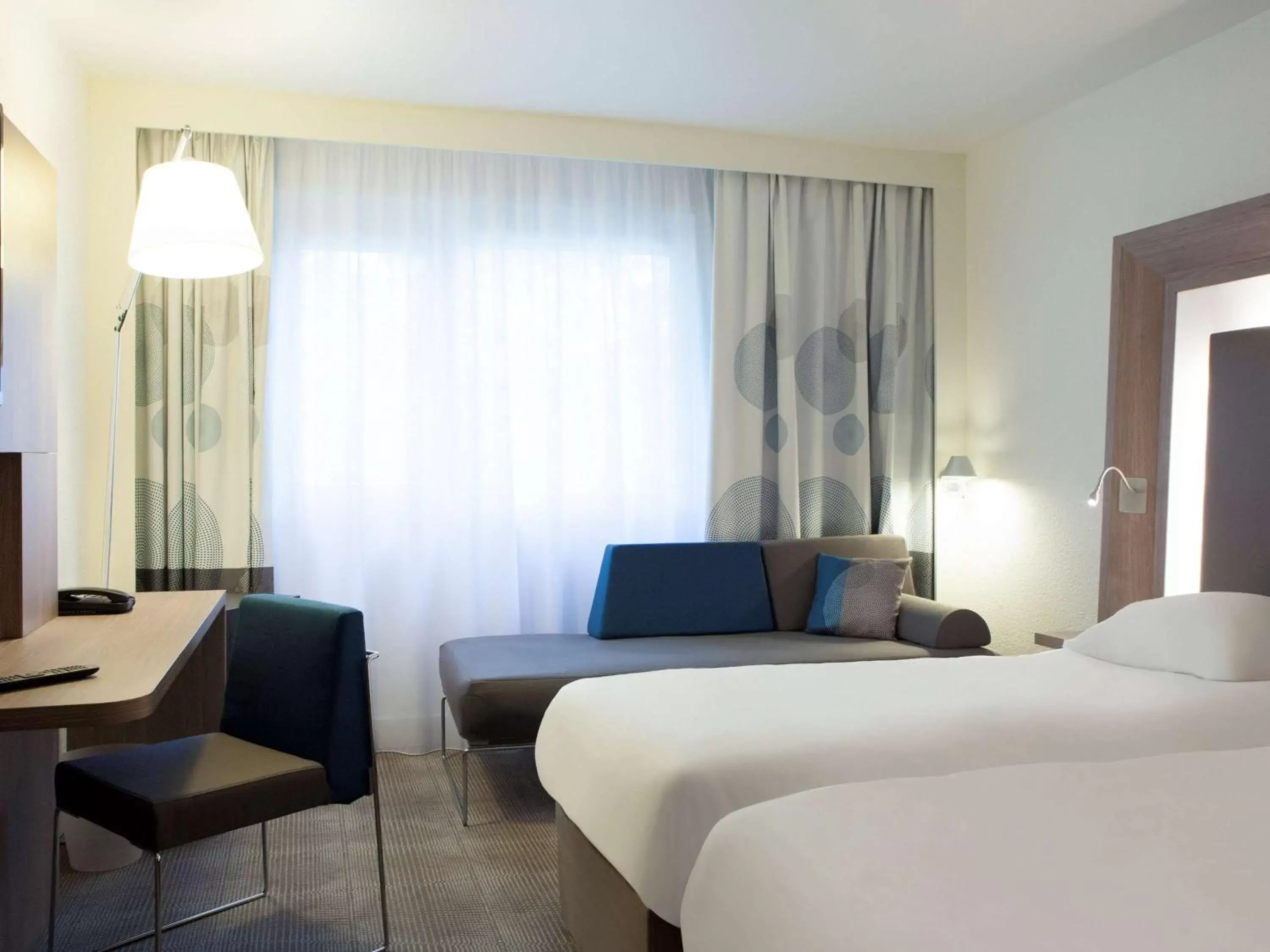 Photo of the whole room, Bed in Novotel Clermont-Ferrand