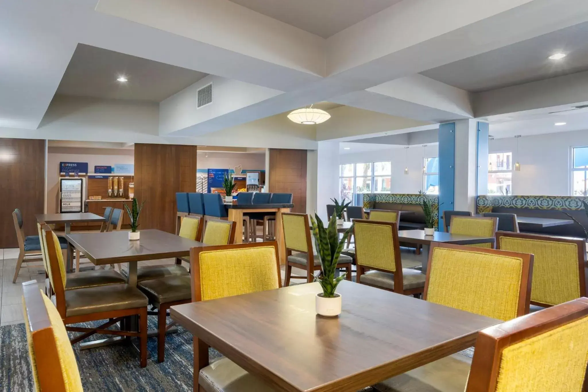 Breakfast, Restaurant/Places to Eat in Holiday Inn Express Hotel & Suites - The Villages, an IHG Hotel