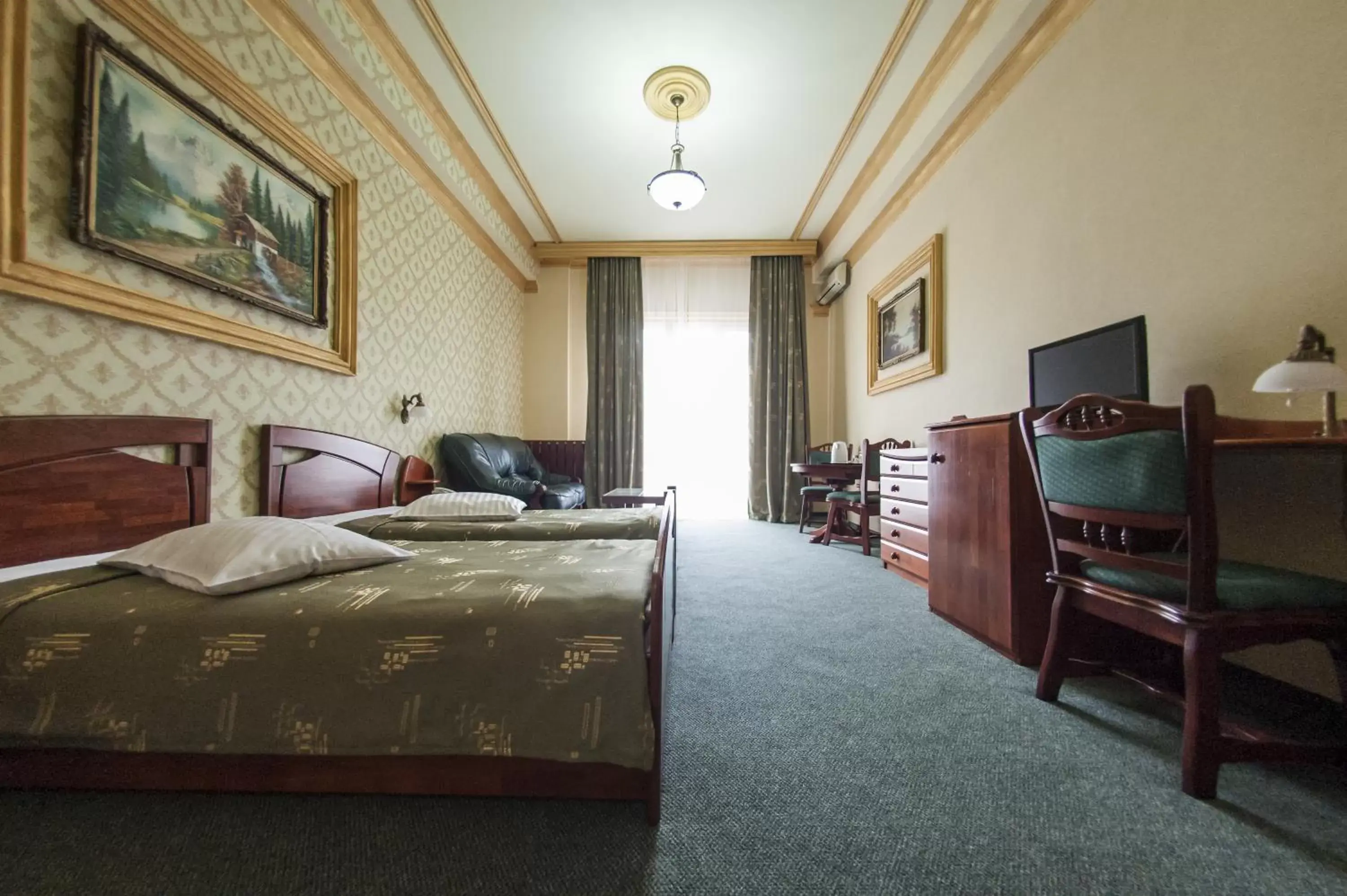 Photo of the whole room, Bed in Bucharest Comfort Suites Hotel