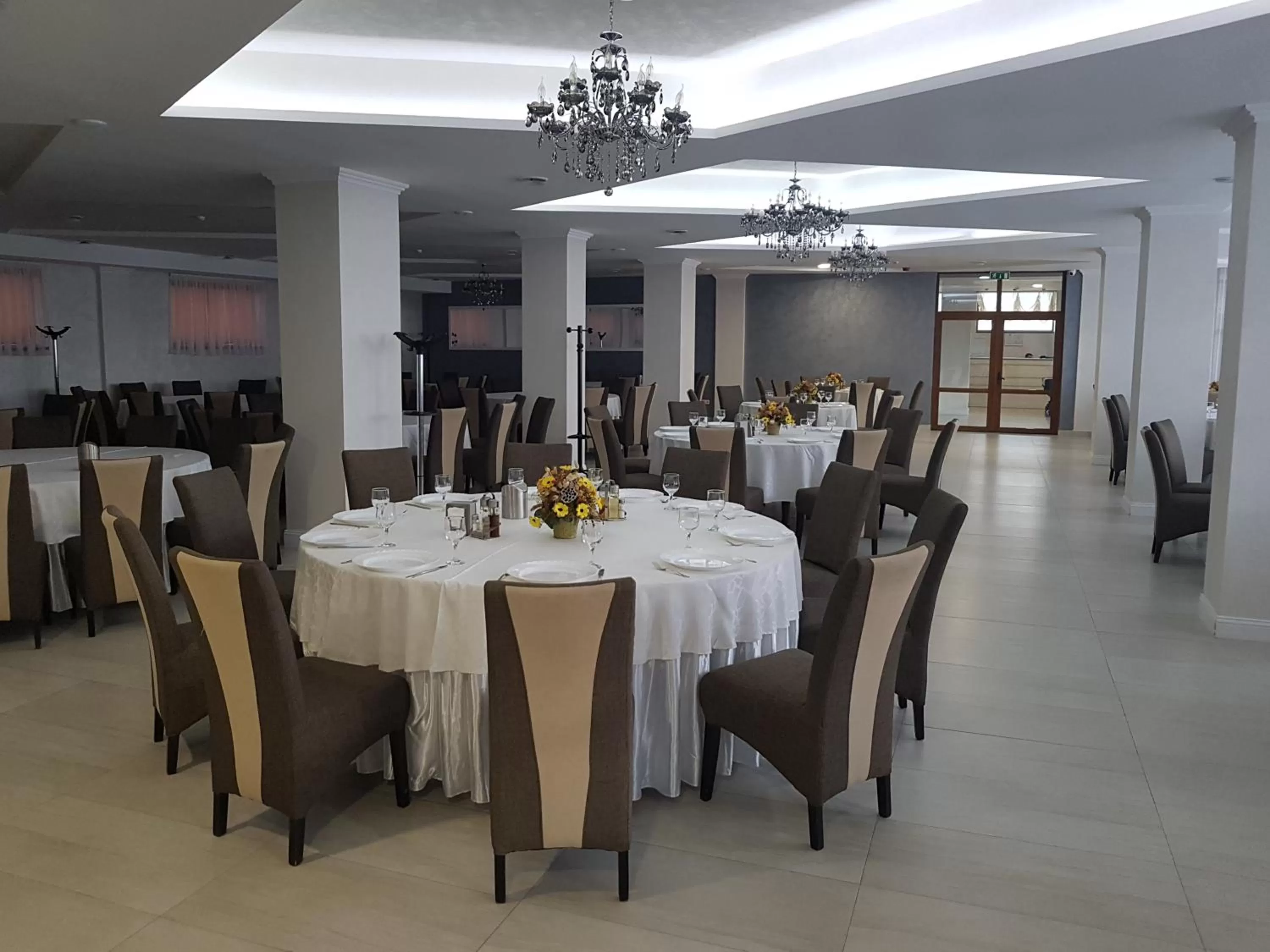 Restaurant/places to eat in Hotel Edelweiss