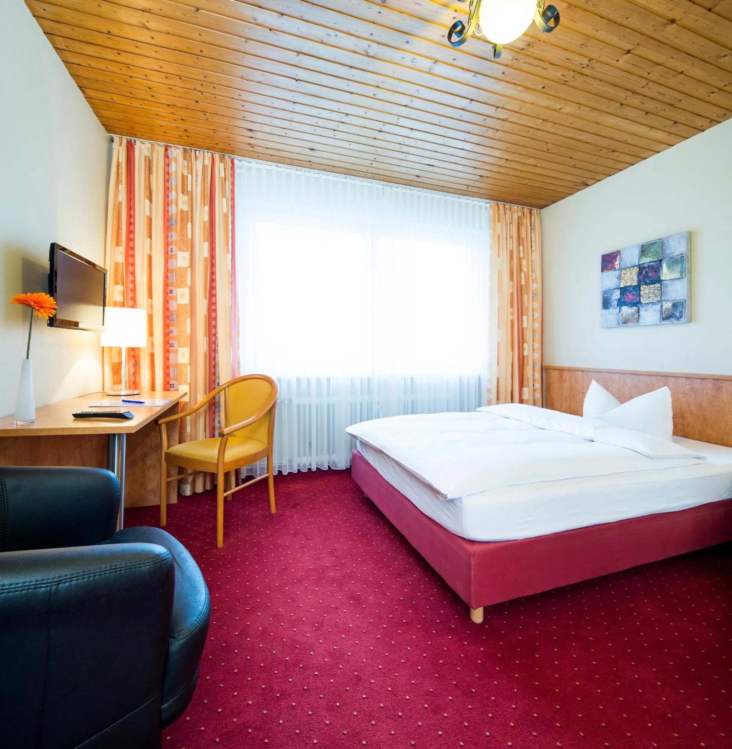 Photo of the whole room, Bed in Nürnberger Trichter Family-Business Hotel Garni