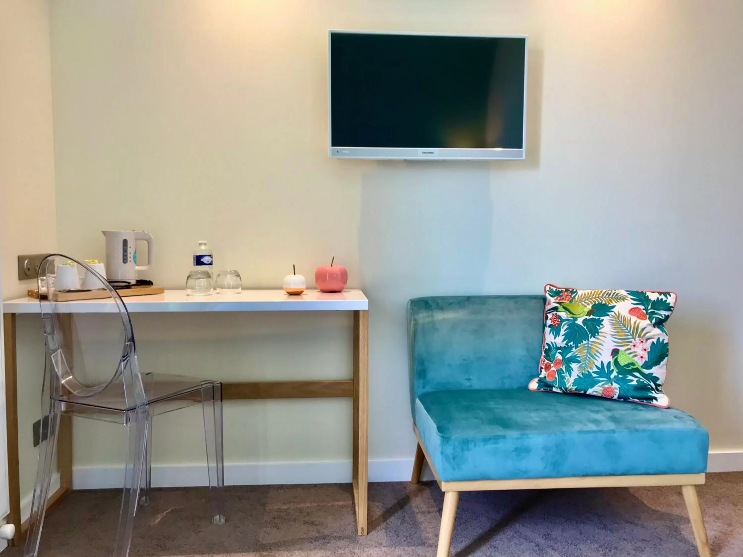 TV and multimedia in Hôtel Outre-Mer - Villa Le Couchant