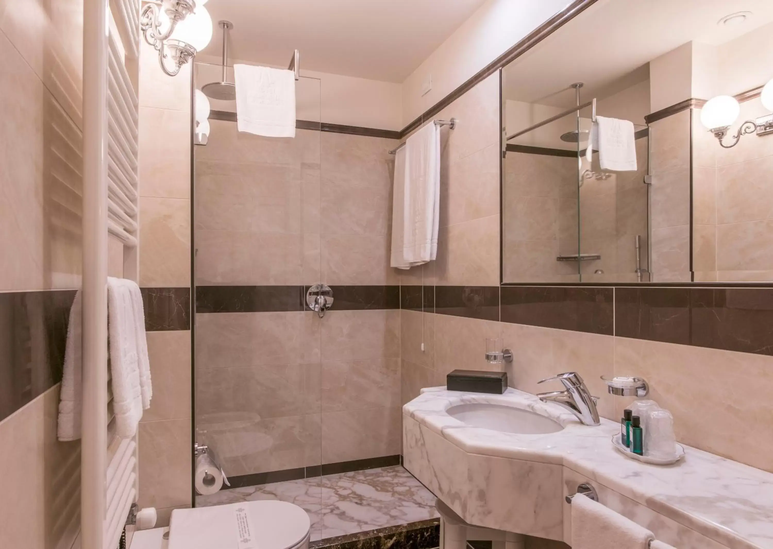Bathroom in Hotel Armonia
