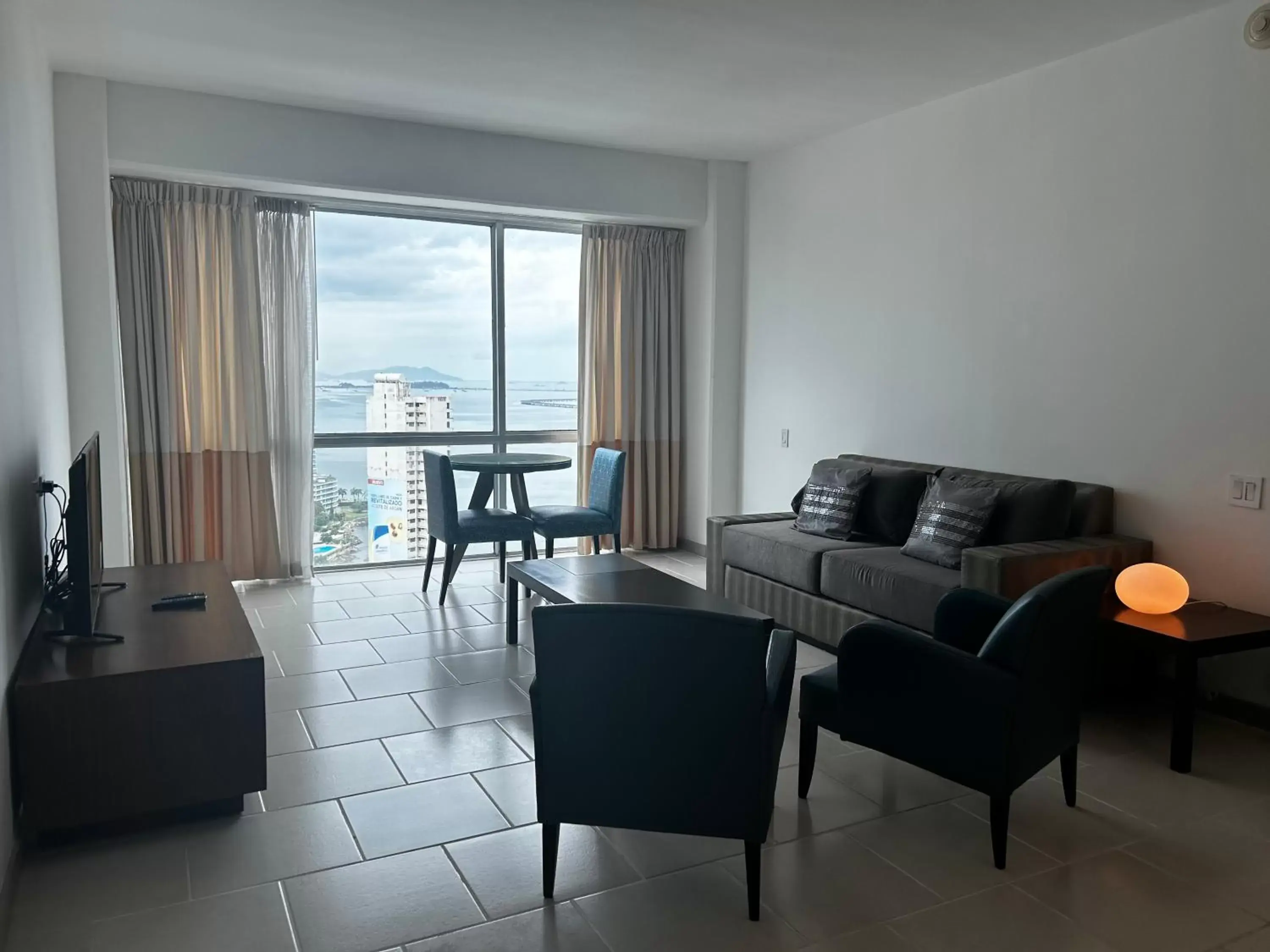 Living room, Seating Area in Decapolis Hotel Panama City