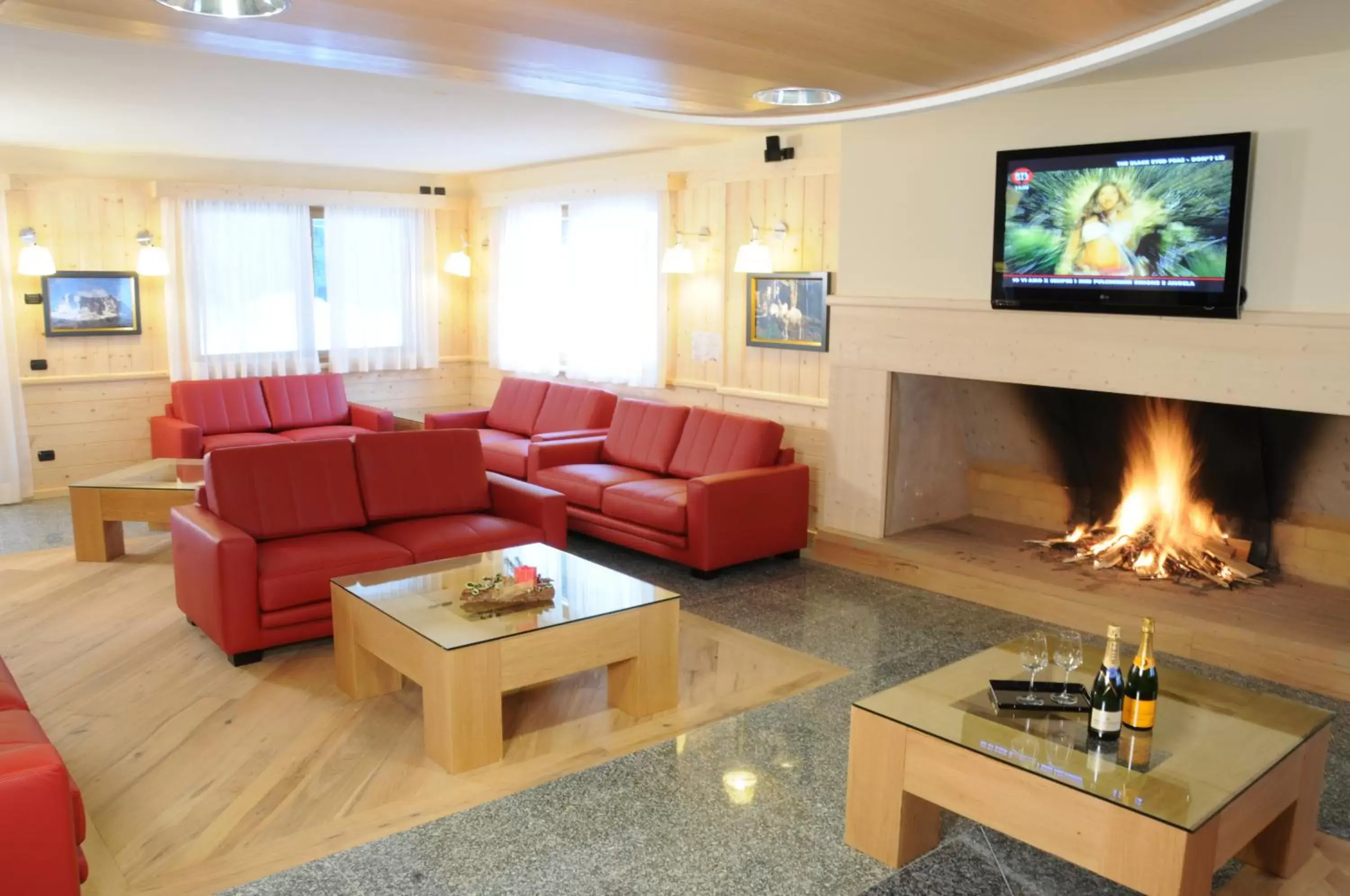 Communal lounge/ TV room, Seating Area in Hotel Garni Pegrà