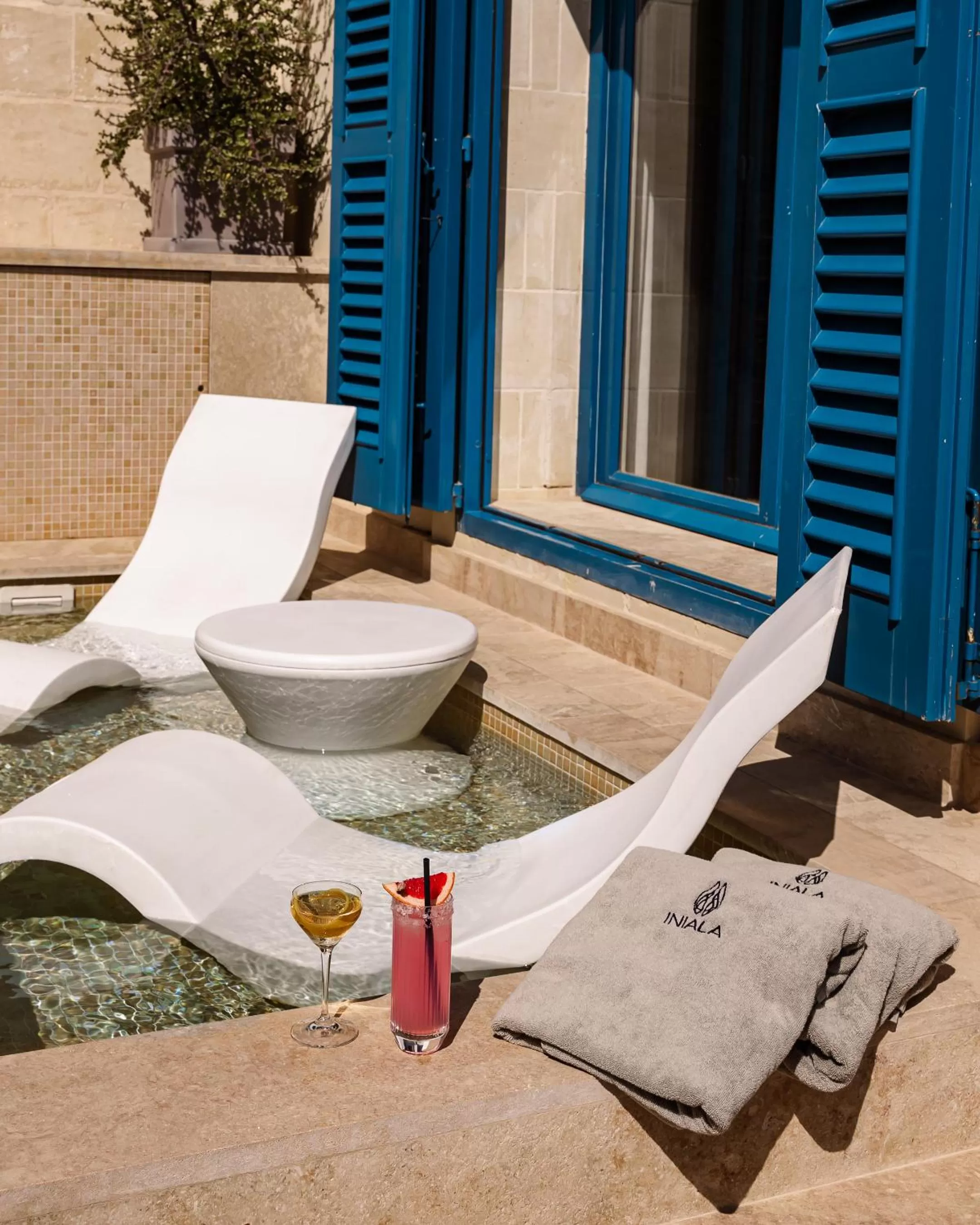 sunbed in Iniala Harbour House