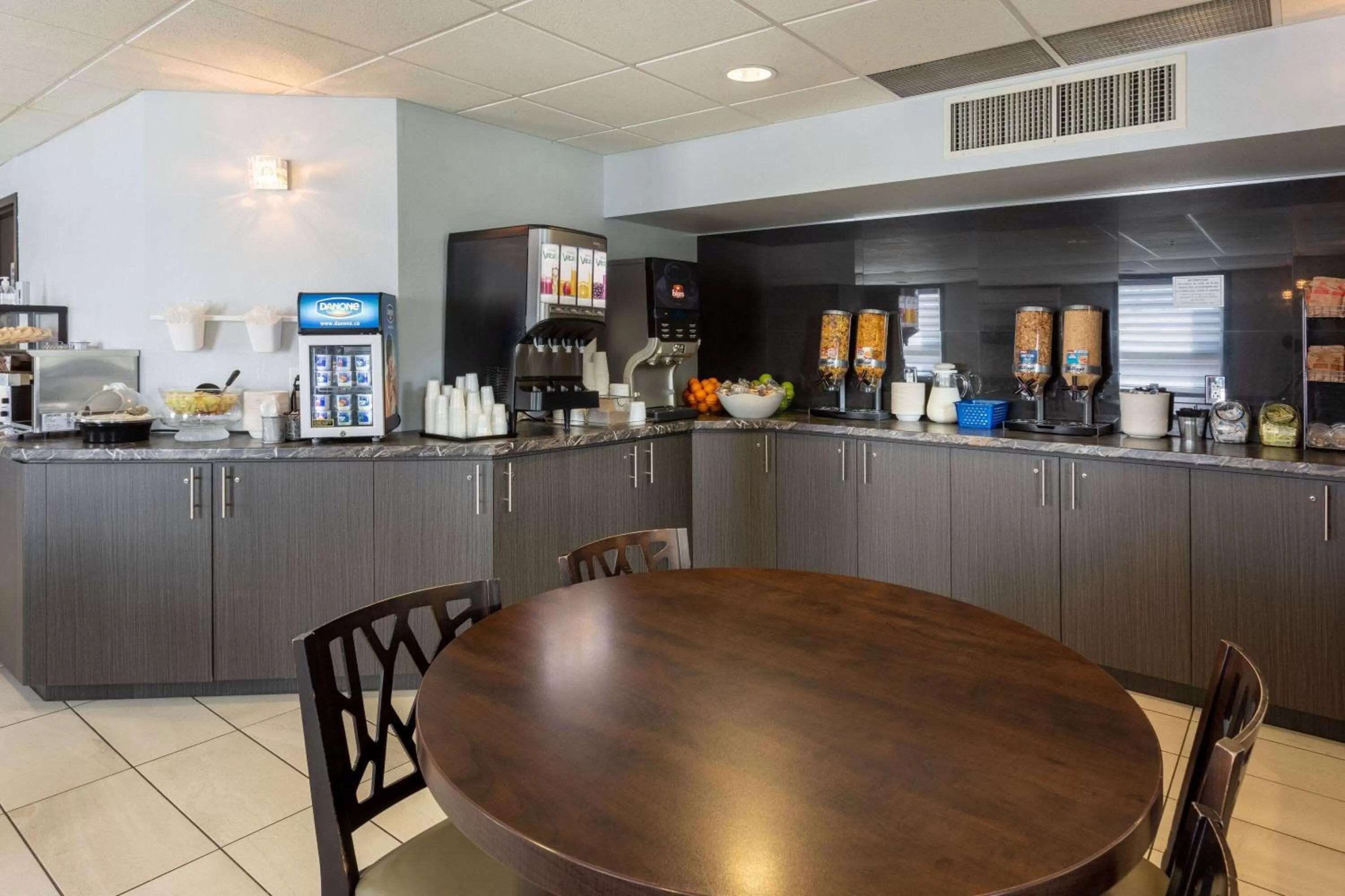 Breakfast in Super 8 by Wyndham Lachenaie/Terrebonne