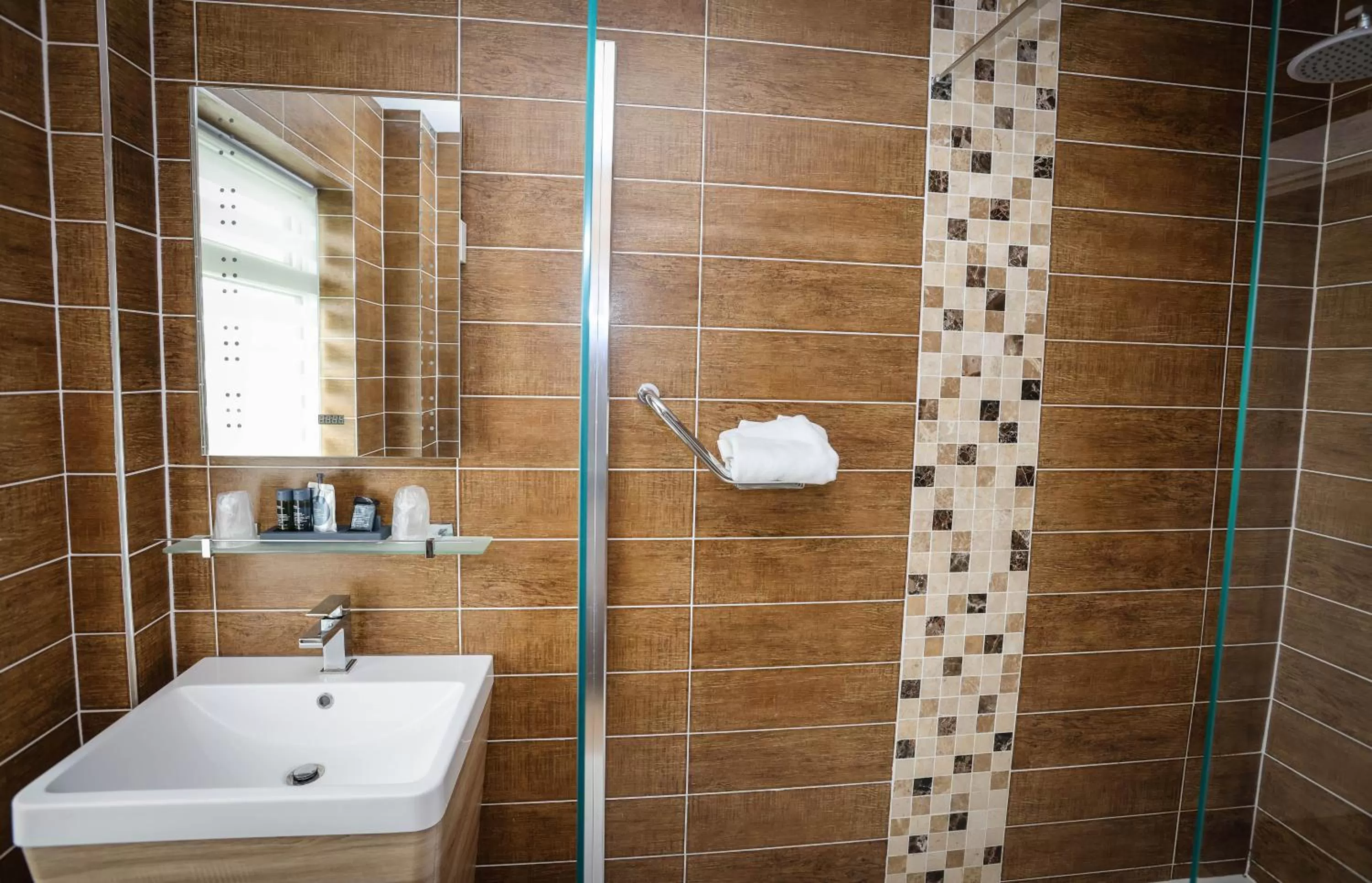 Shower in Cumberland Hotel - OCEANA COLLECTION