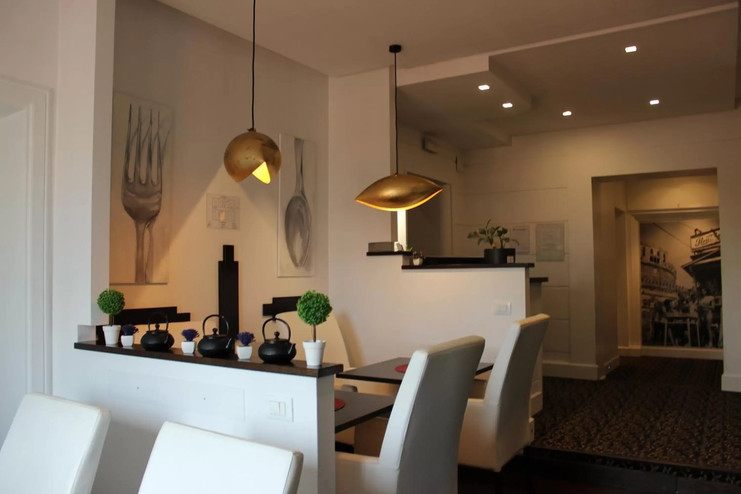 Communal lounge/ TV room, Dining Area in Relais La Maison De Luxe