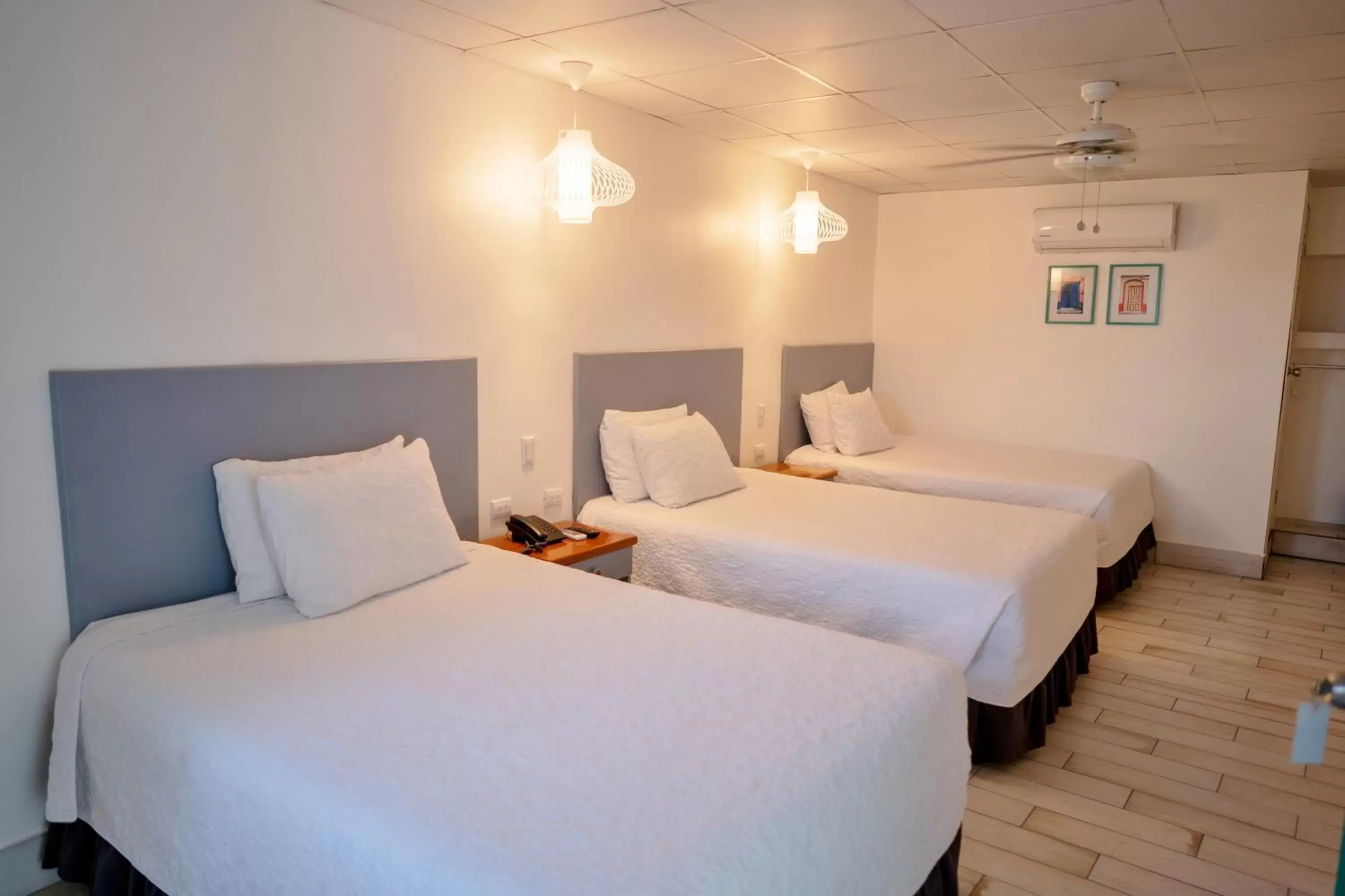 Triple Room with Lake View in Hotel Casa Turquesa Triple Room with Lake View in Hotel Casa Turquesa