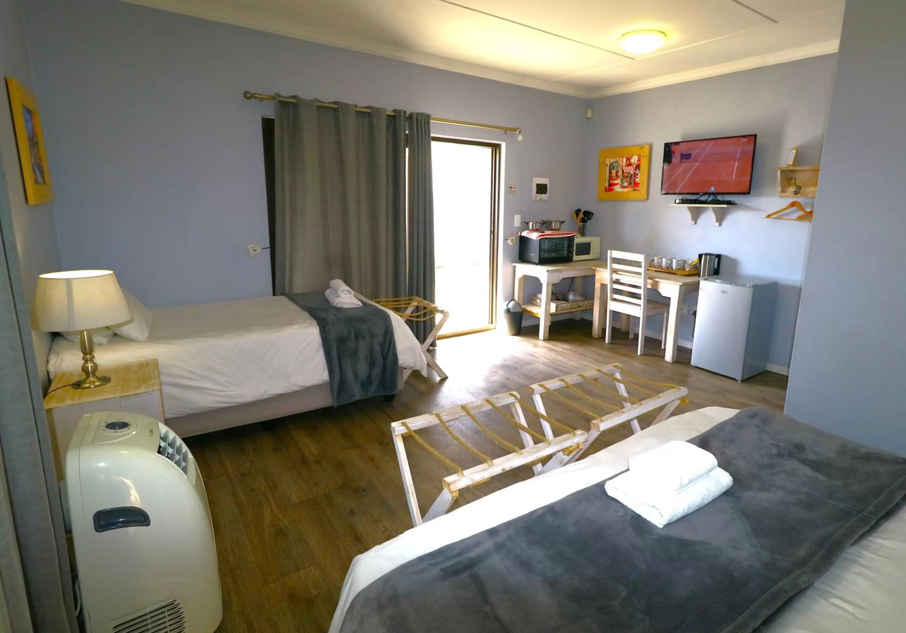TV and multimedia in Tiende Laan Bed & Breakfast and Self-Catering