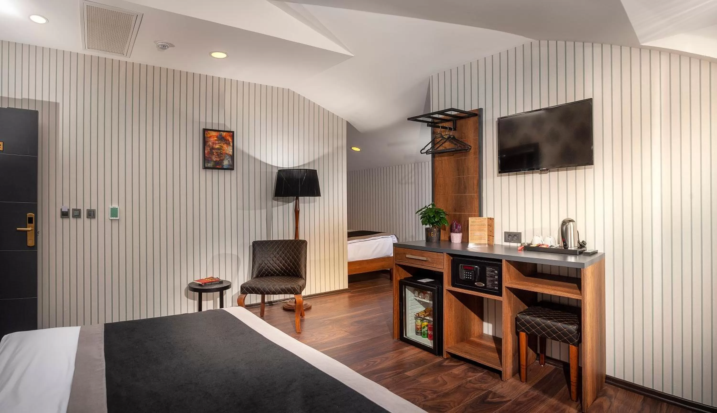 Photo of the whole room in Hotel Bossuite Business