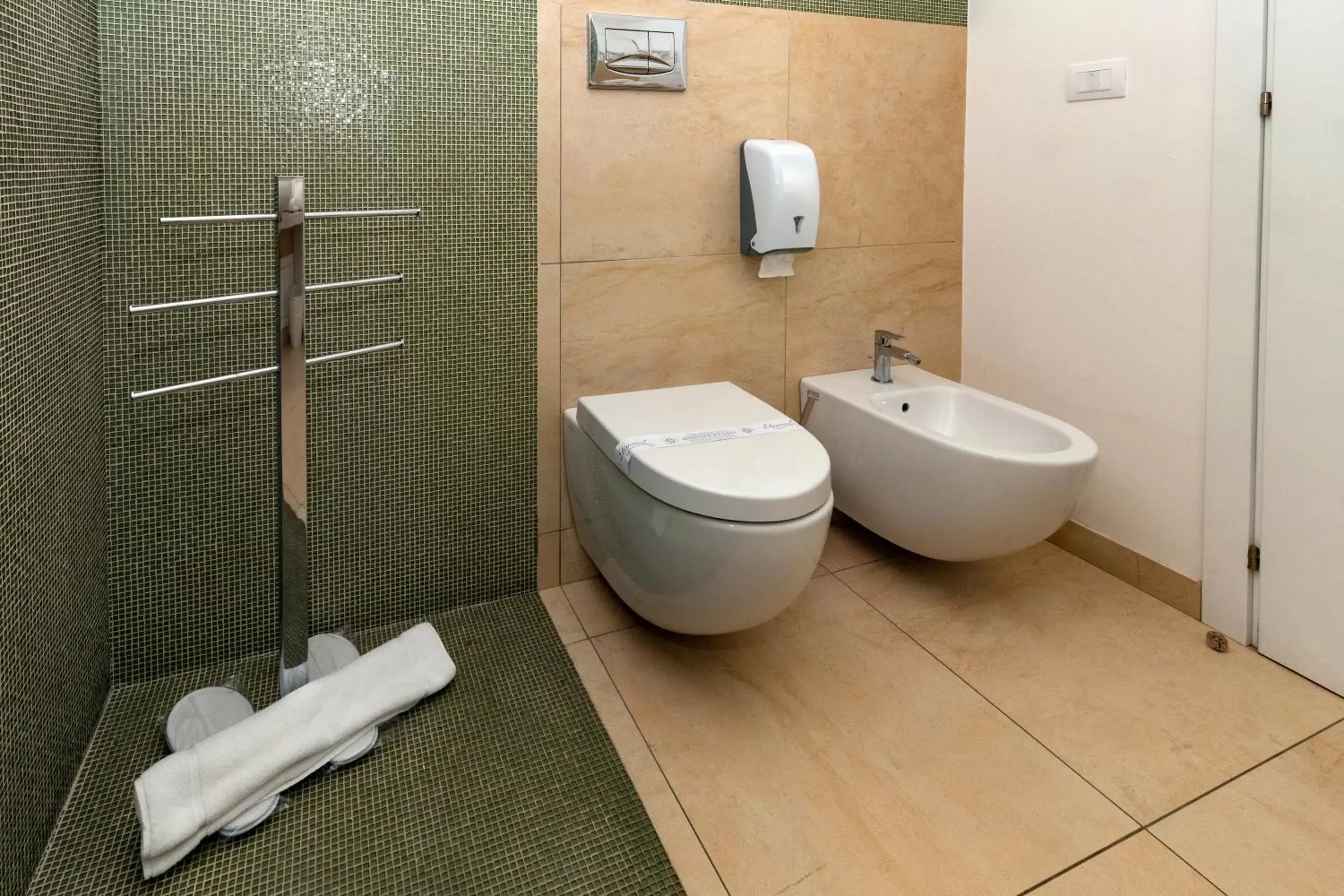 Bathroom in Zeus Hotel - Aparthotel - Meeting & Congress