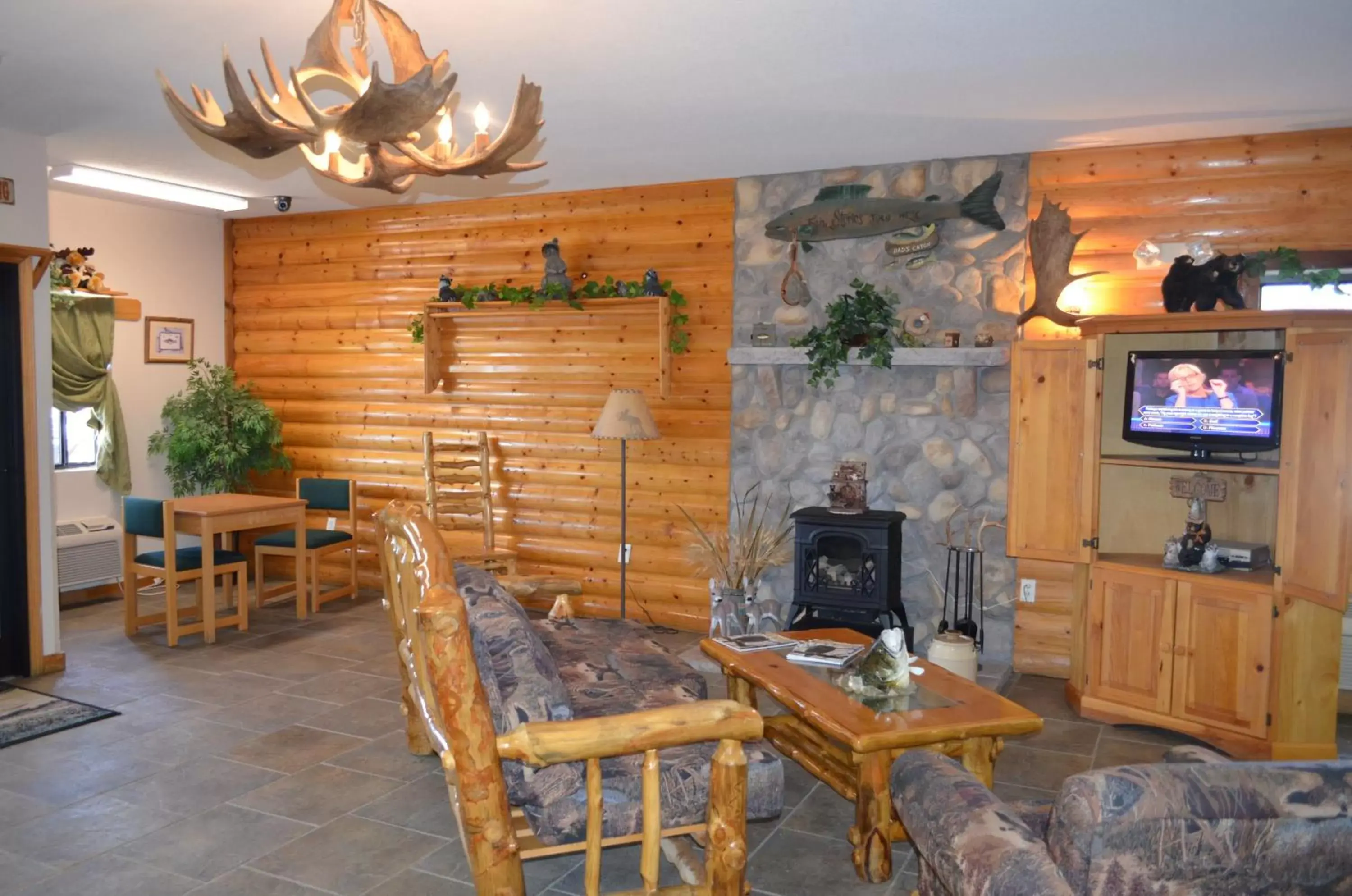 Lobby or reception, Seating Area in Booneslick Lodge - Neosho