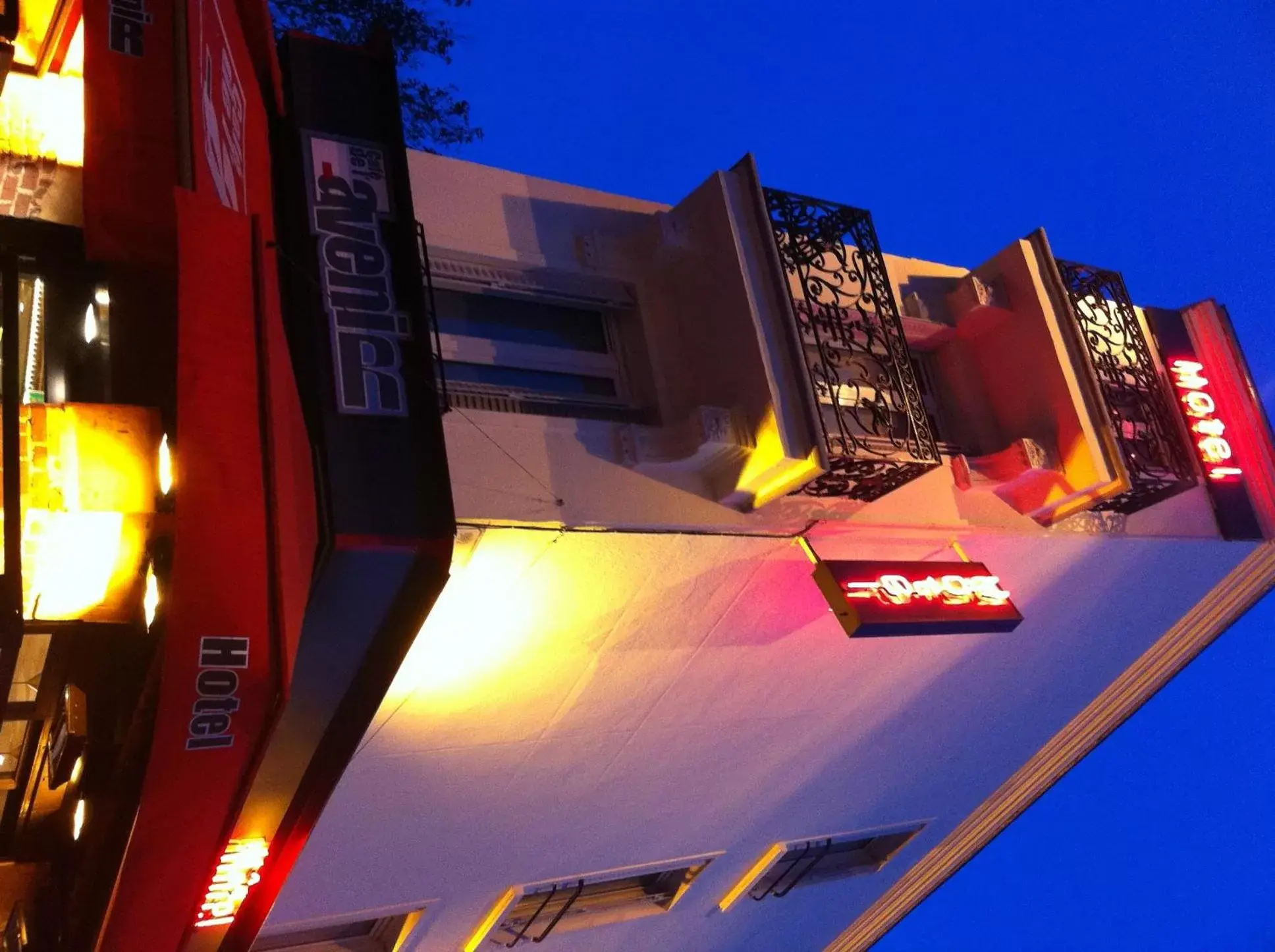 Facade/entrance in Café Hôtel de l'Avenir Facade/entrance in Café Hôtel de l'Avenir