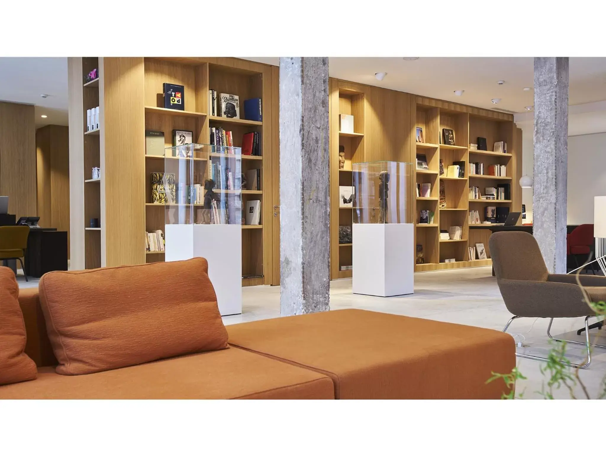 Library, Seating Area in 9Hotel Sablon