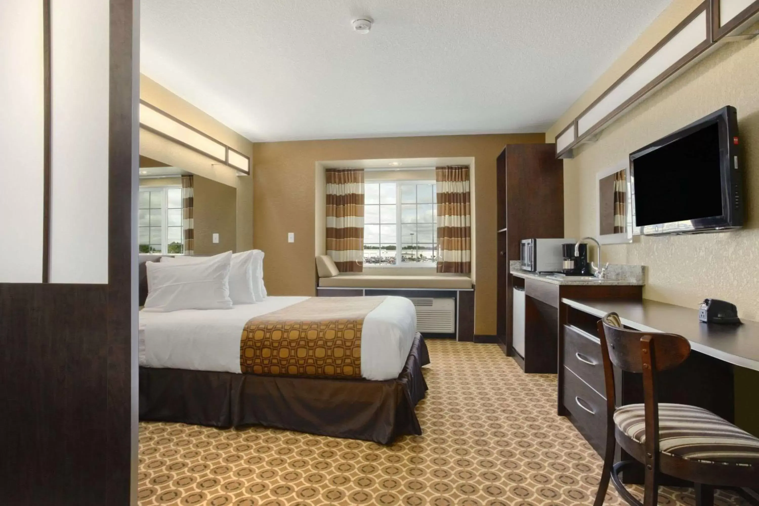 Photo of the whole room, Bed in Microtel Inn & Suites by Wyndham Williston