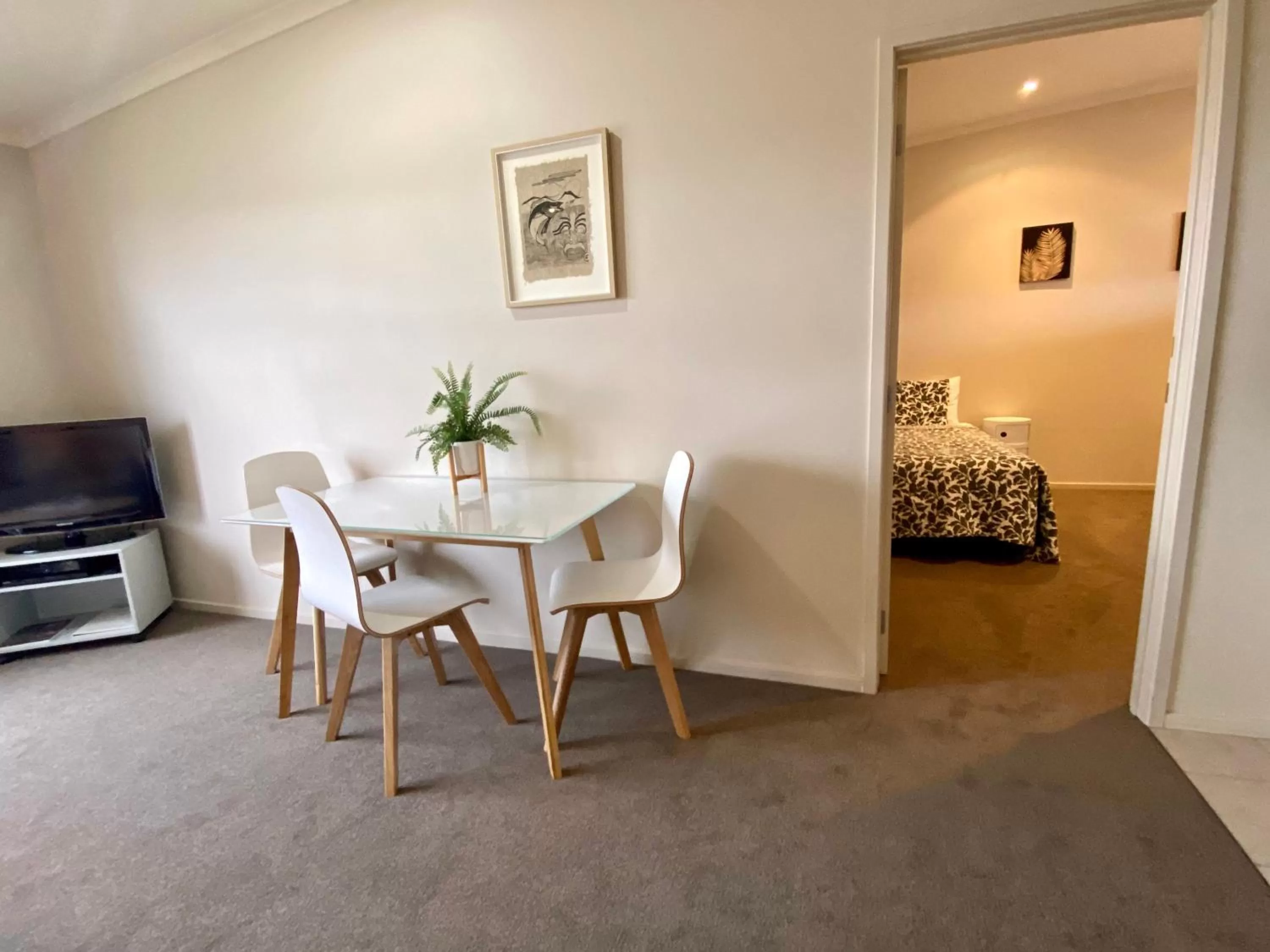 Dining area in Alpine Lake Motel