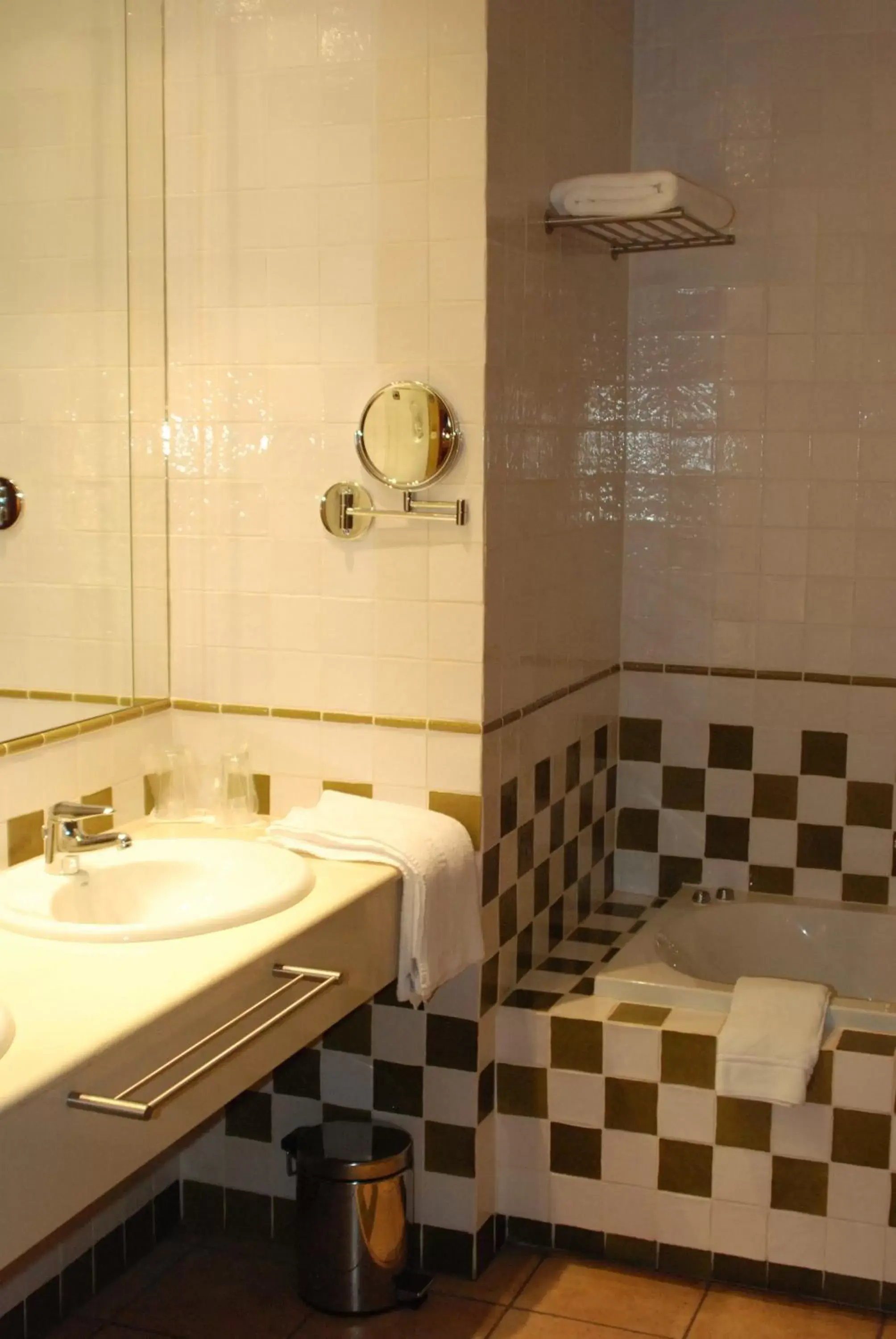 Bathroom in L'Agora Hotel