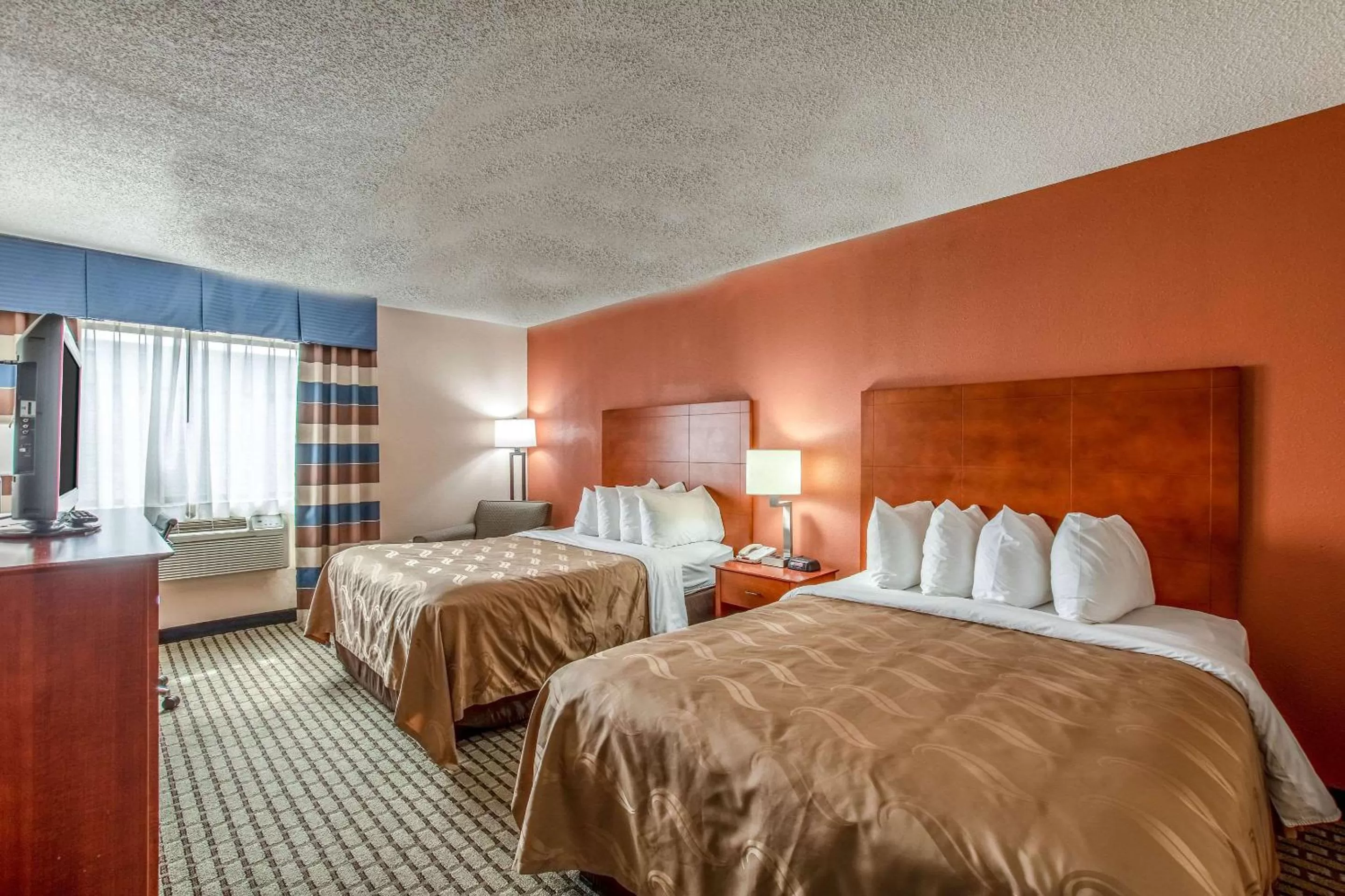 Photo of the whole room, Bed in Quality Inn & Suites
