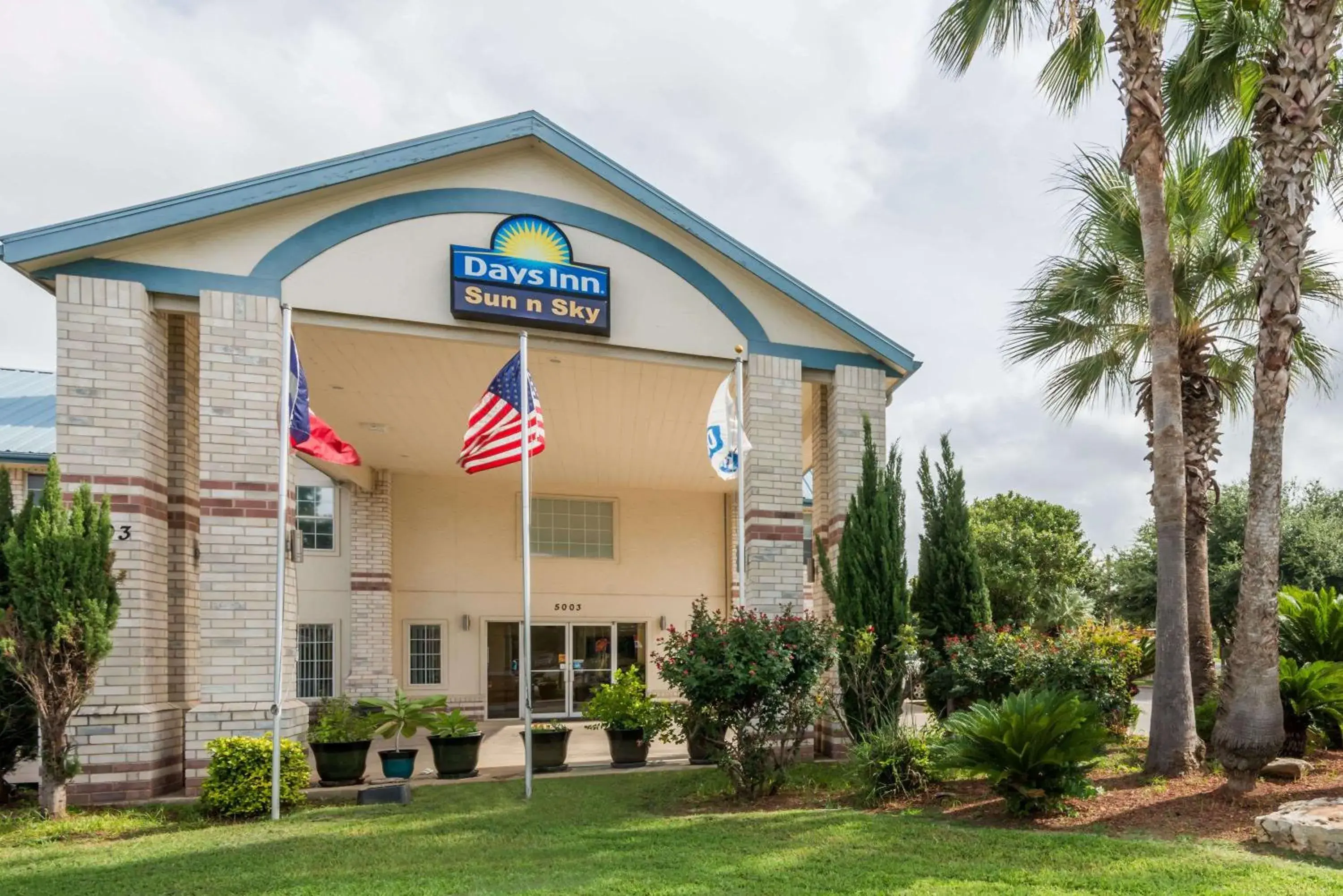 Property Building in Days Inn by Wyndham San Antonio Southeast By AT&T Center