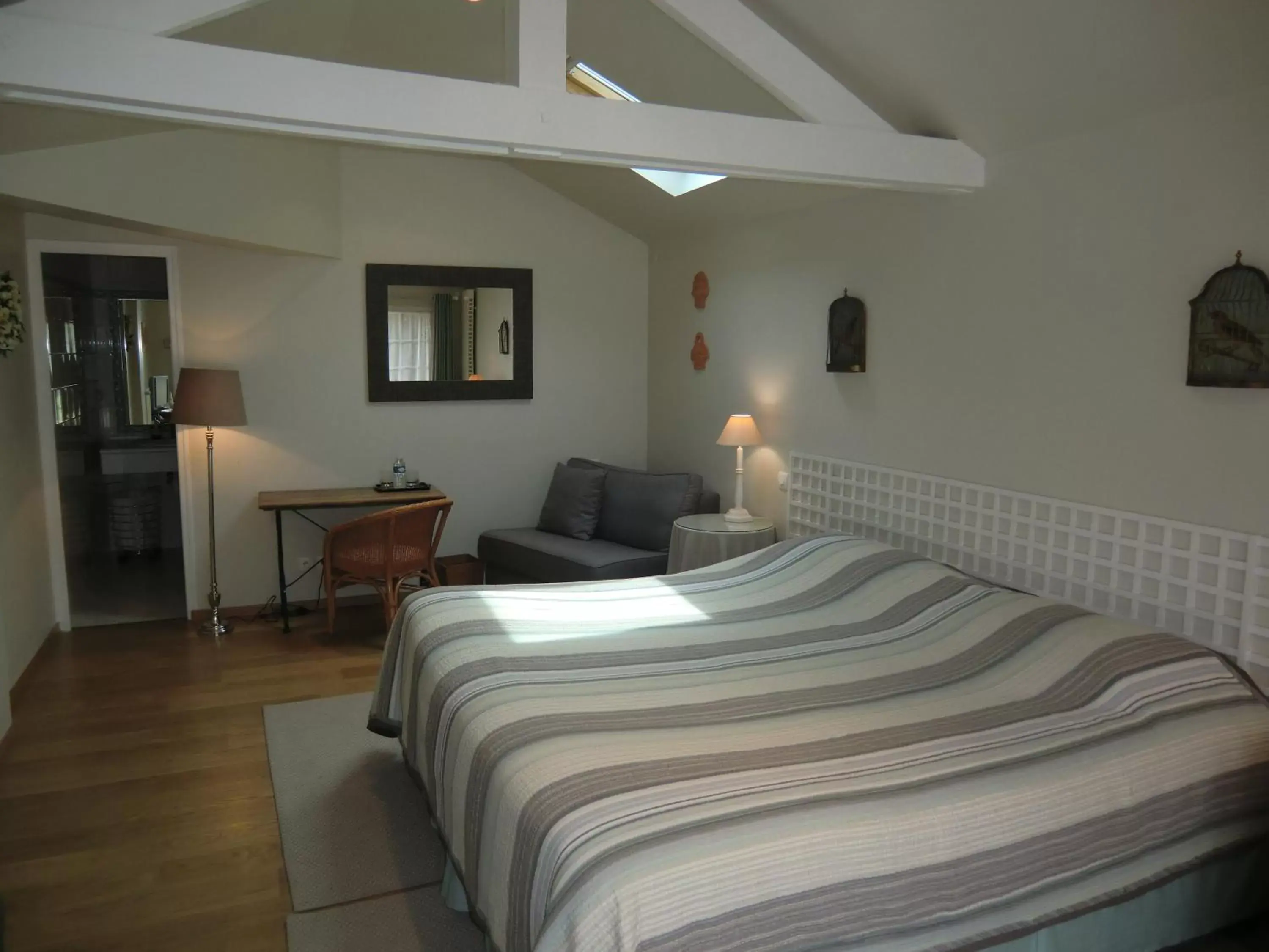 Photo of the whole room, Bed in Clos Saint Nicolas