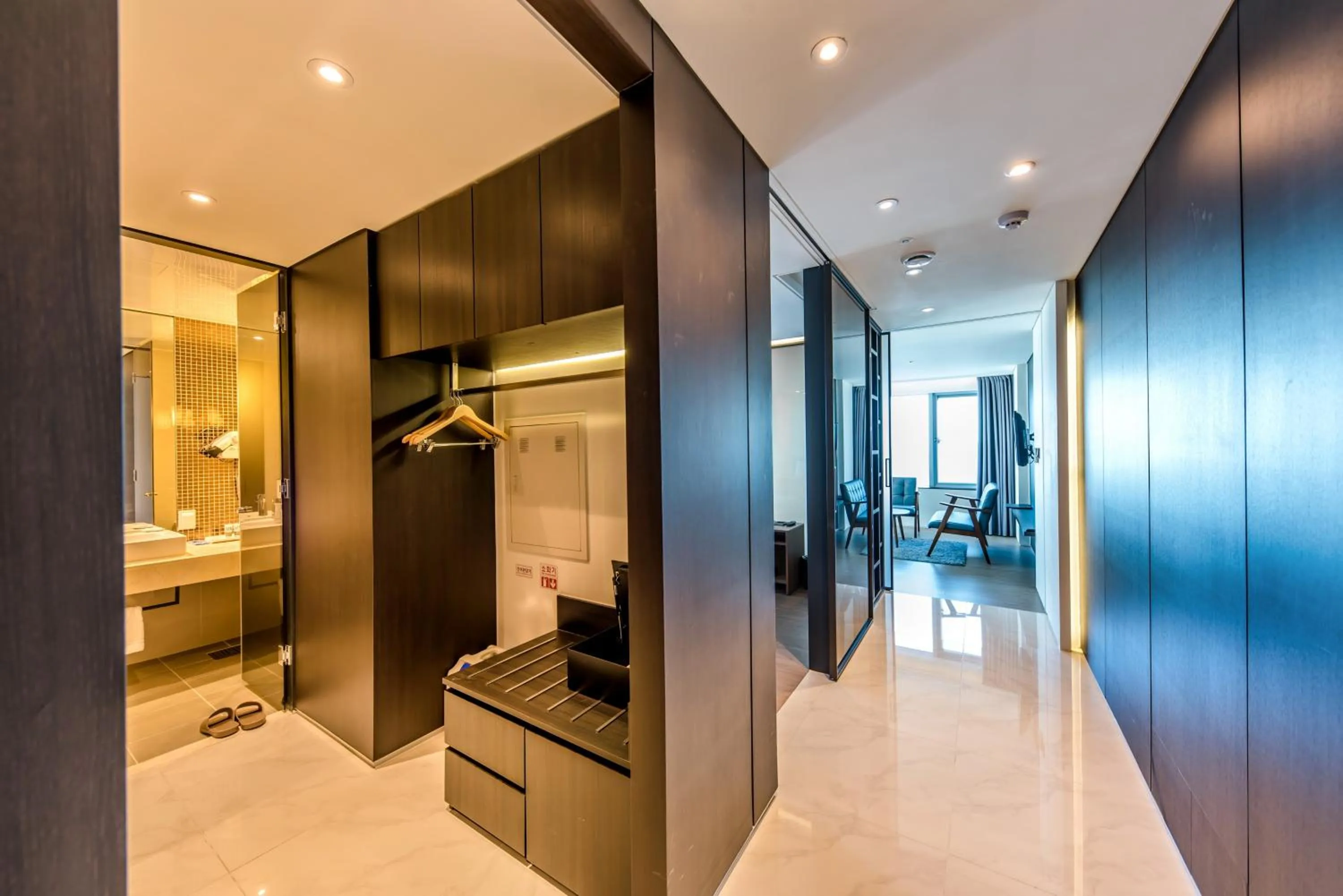 Photo of the whole room in The First70 Hotel