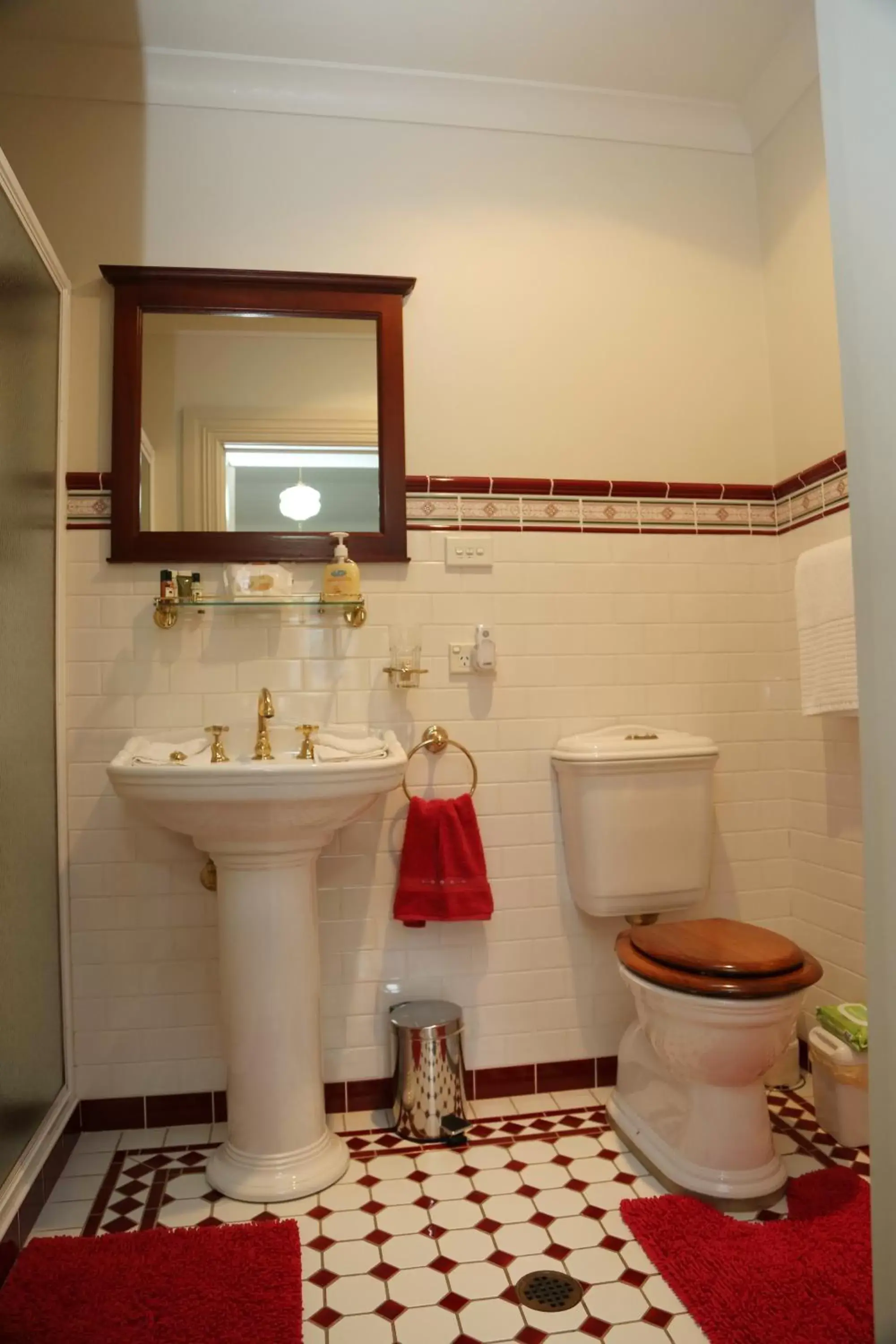 Toilet, Bathroom in Forgandenny House B&B