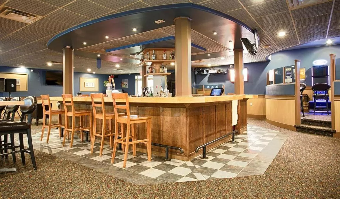 Restaurant/places to eat in All Stay Suites