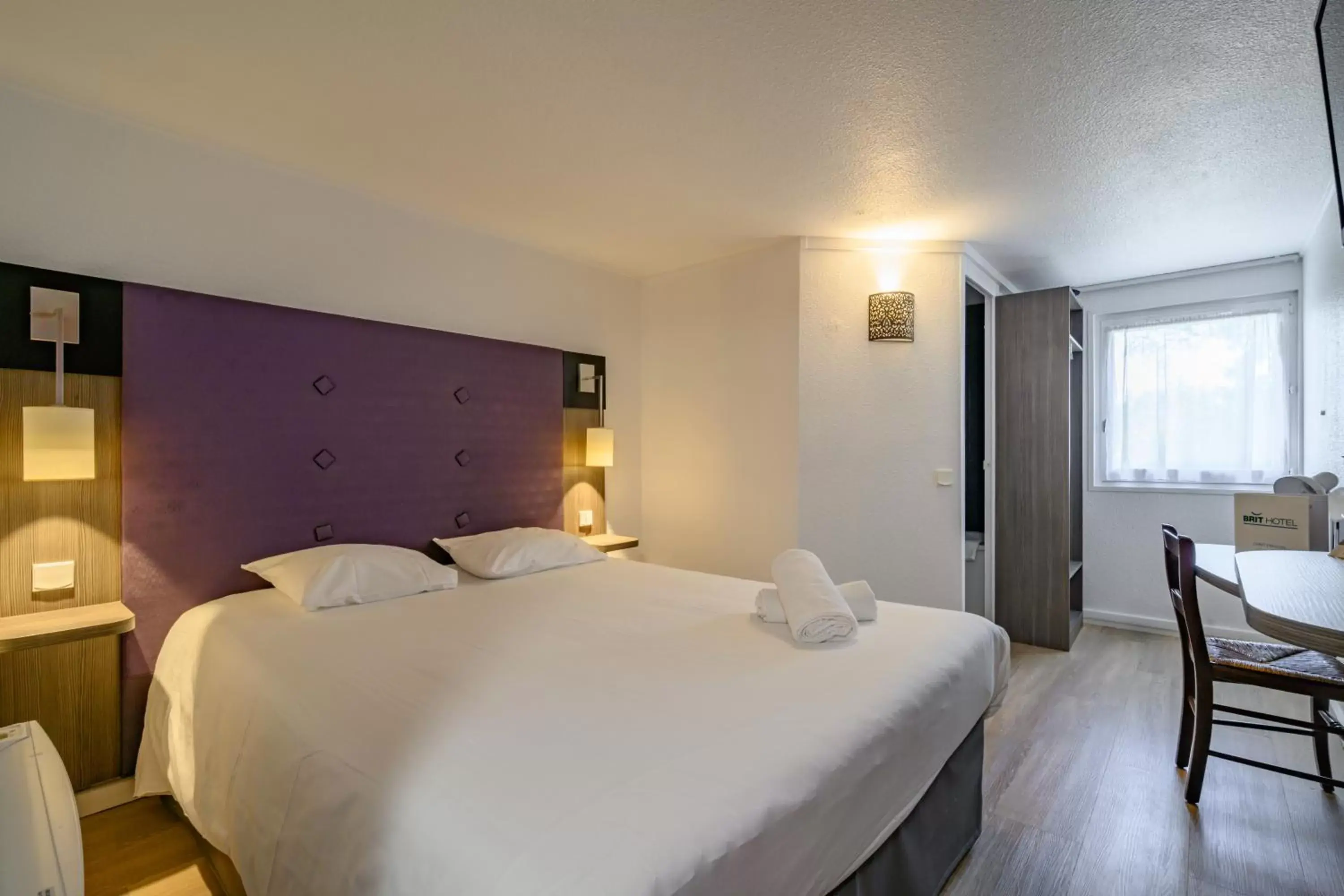 Bedroom, Bed in Brit Hotel Reims La Neuvillette