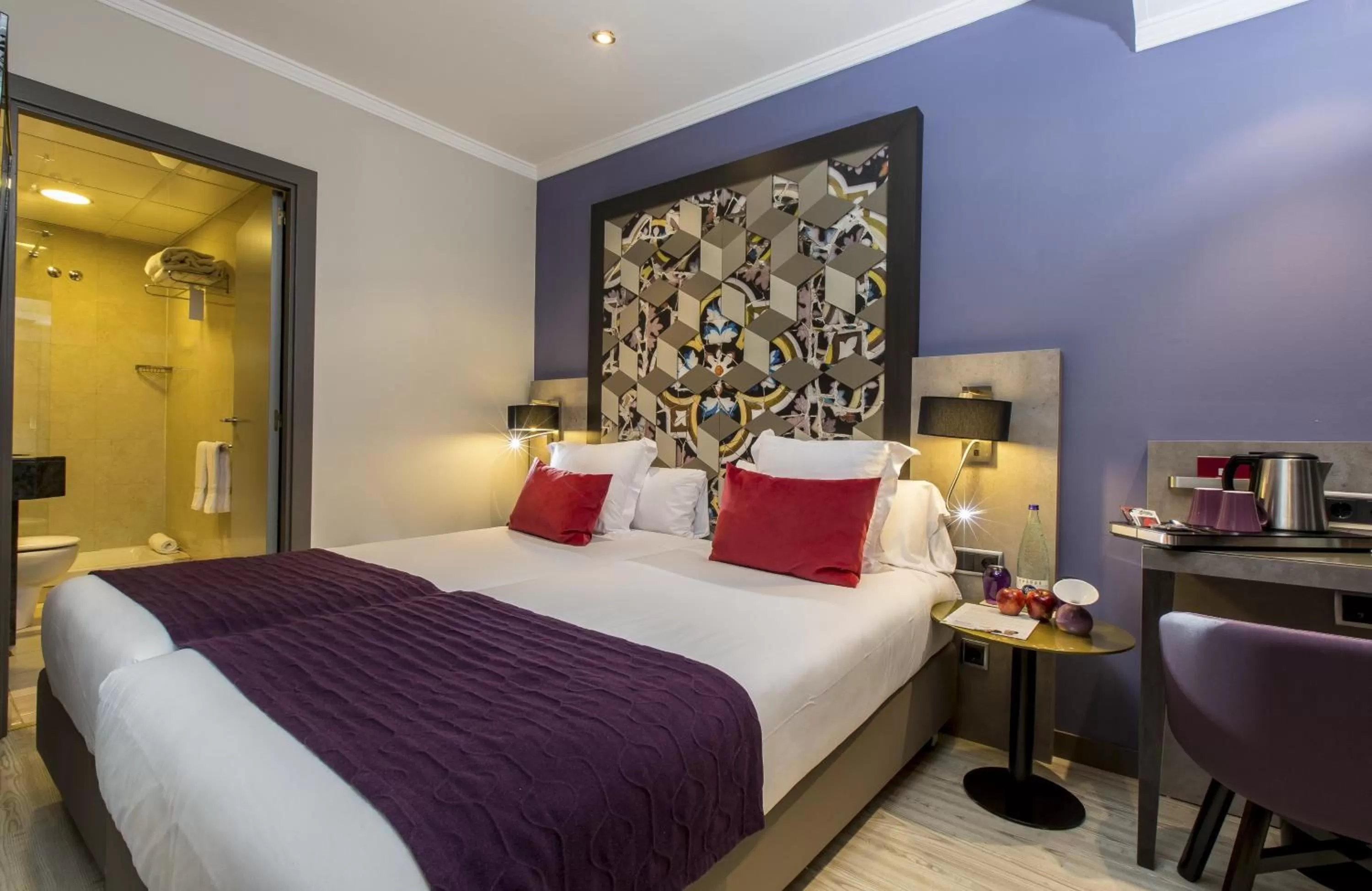 Photo of the whole room, Bed in Leonardo Hotel Barcelona Las Ramblas