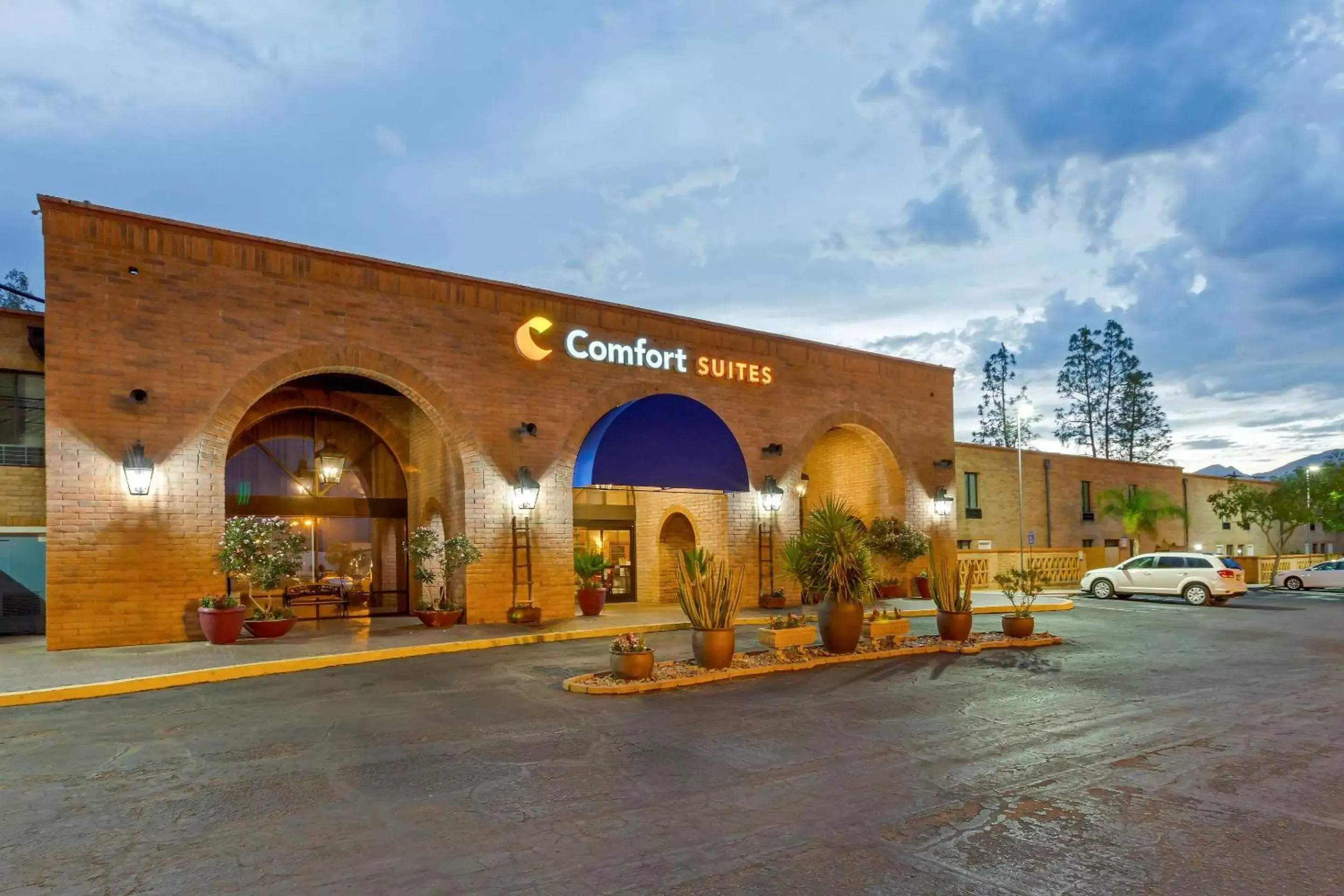 Property Building in Comfort Suites At Sabino Canyon